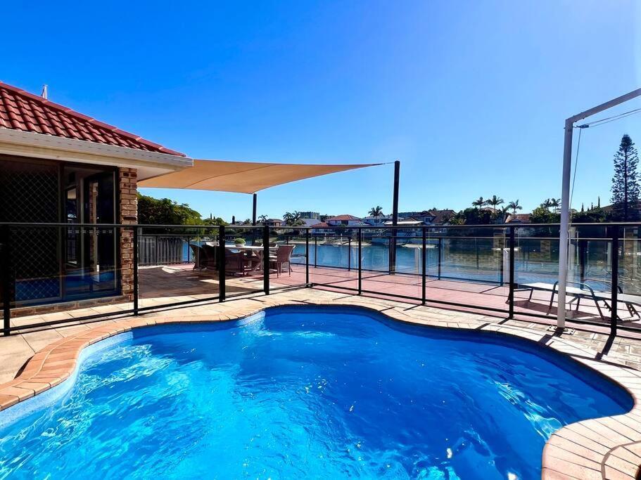 Waterfront Family House With Pool, Bbq *