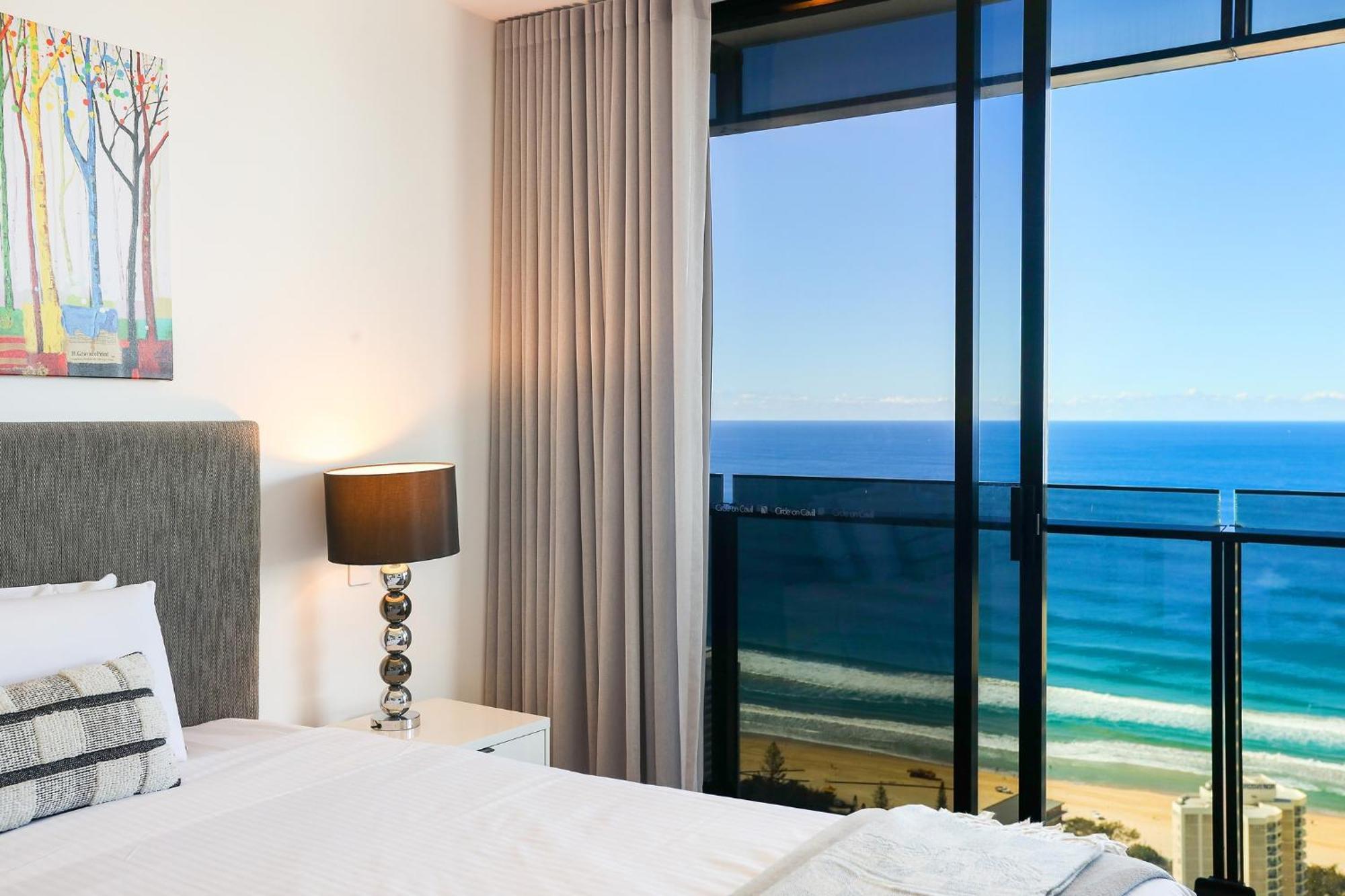 Apartment Circle On Cavill 2, 3, 4 & 5 Bedroom Skyhomes & Sub Penthouses By Holidays Gold Coast