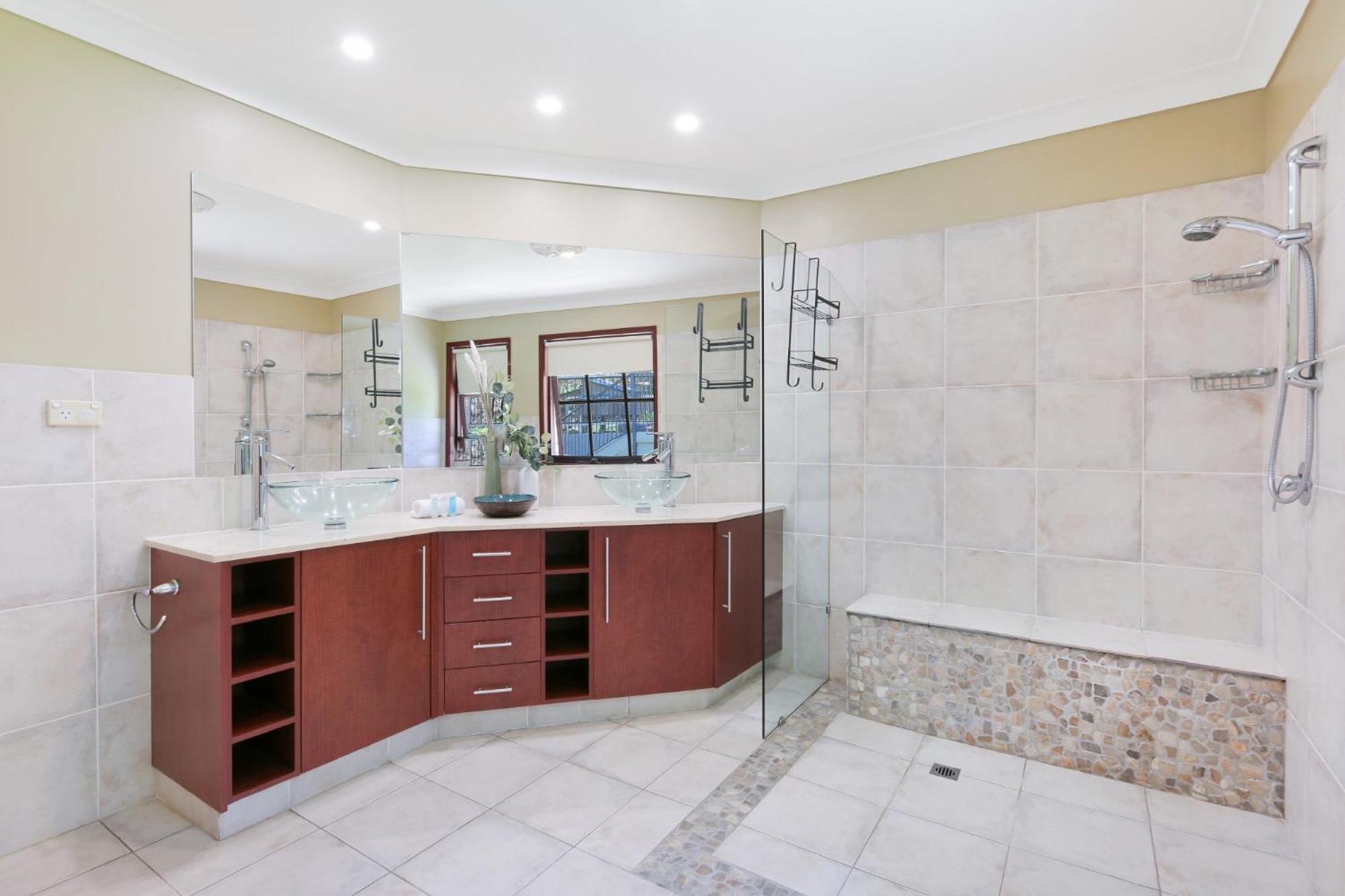 Spacious 4-bed Hinterland Luxury Escape With Pool * Gold Coast