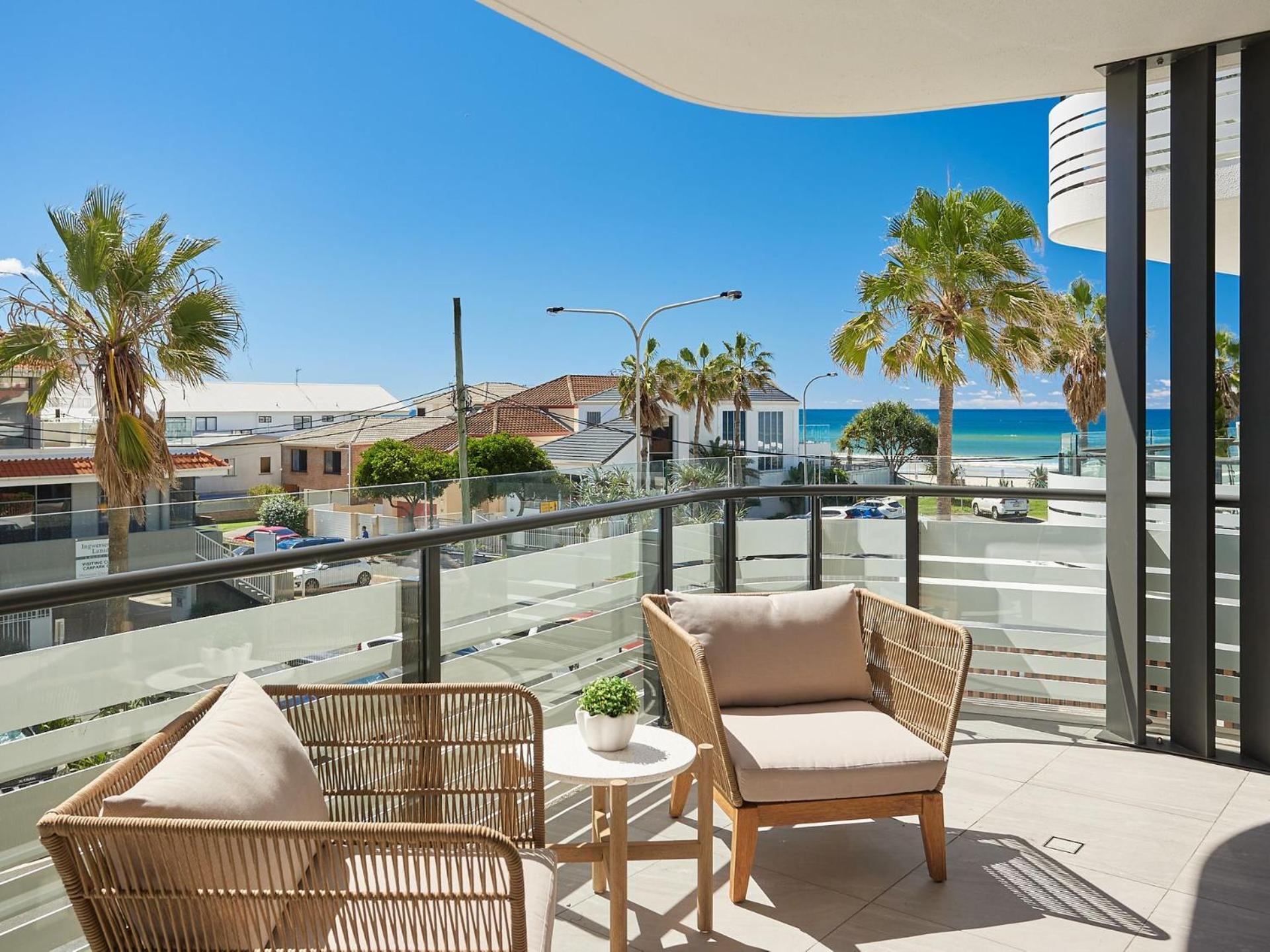 Village 305 * Gold Coast