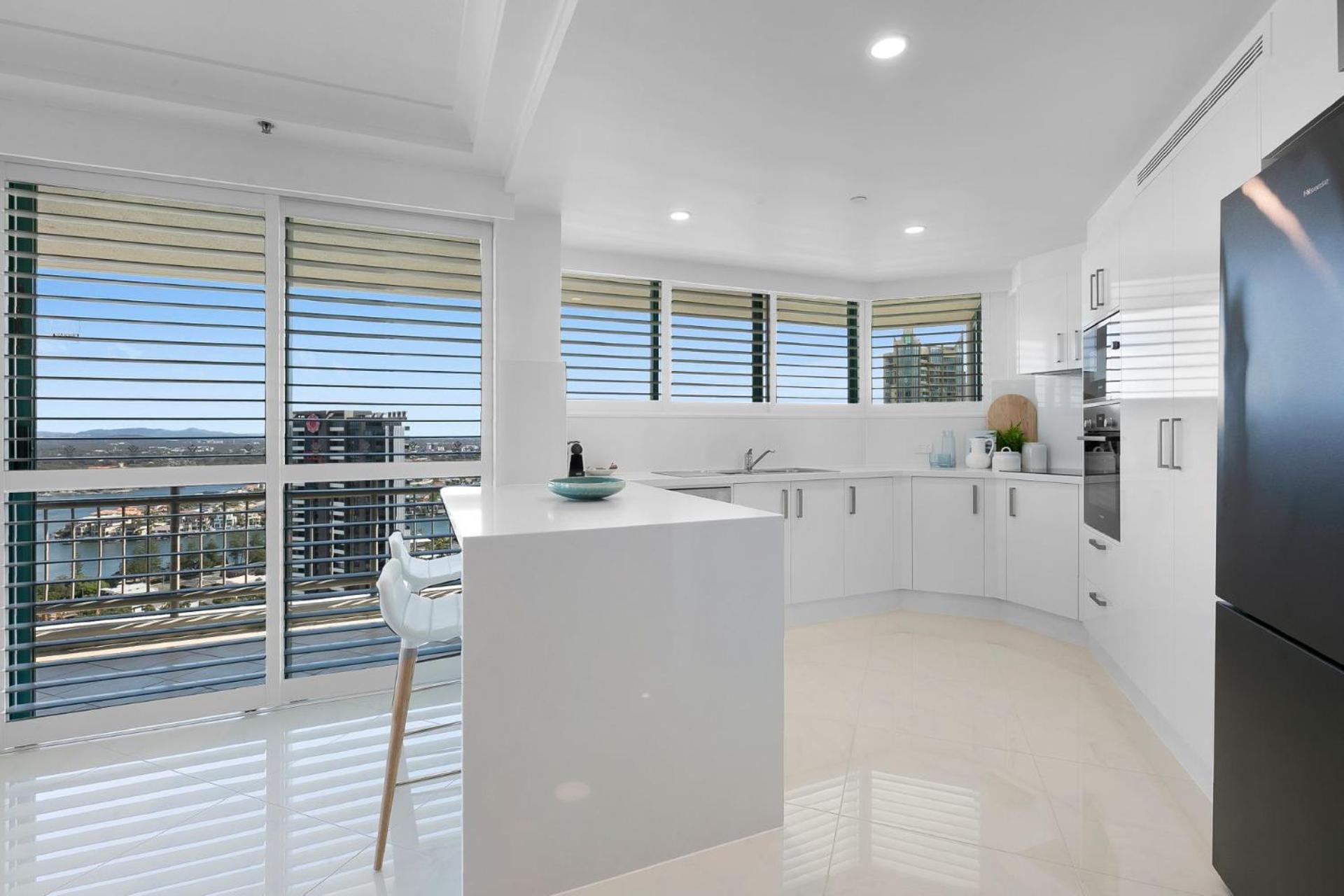 Crown Towers Deluxe 3 Bedroom - Coasthm Apartment *