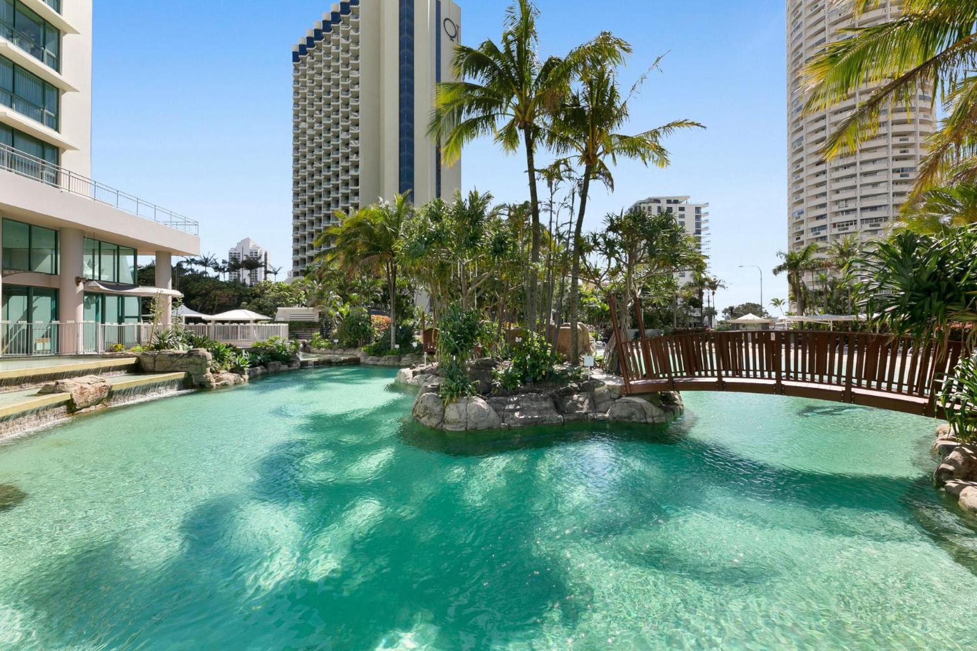 Crown Towers Deluxe 3 Bedroom - Coasthm Apartment