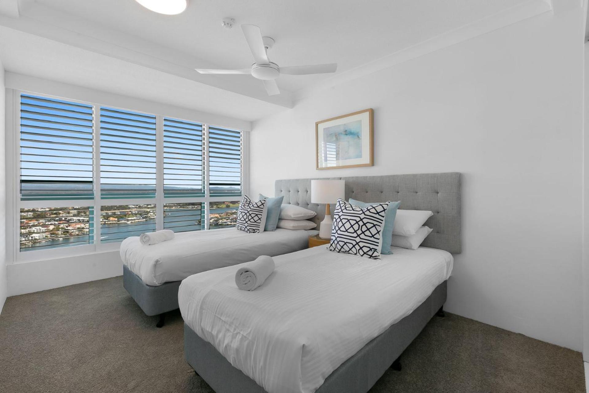 Crown Towers Deluxe 3 Bedroom - Coasthm Apartment
