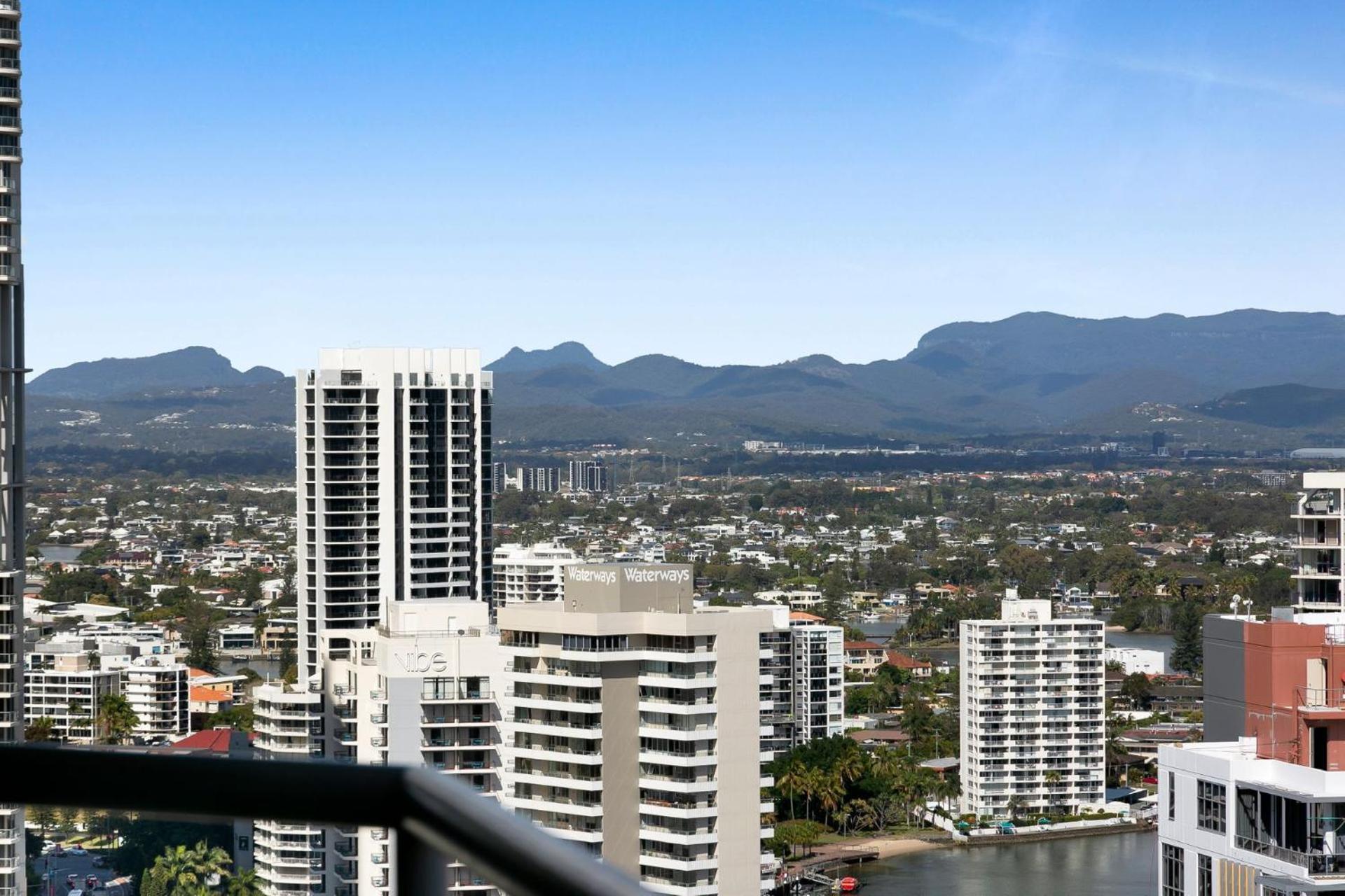 Crown Towers Deluxe 3 Bedroom - Coasthm Apartment