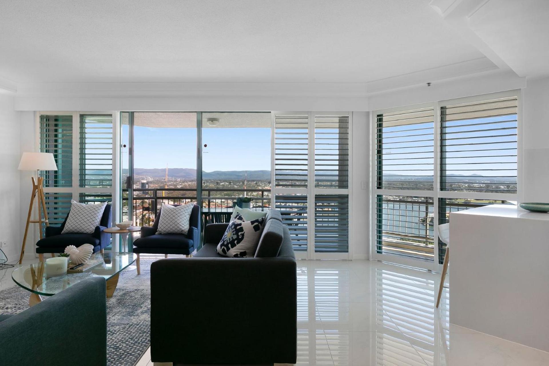Crown Towers Deluxe 3 Bedroom - Coasthm Apartment