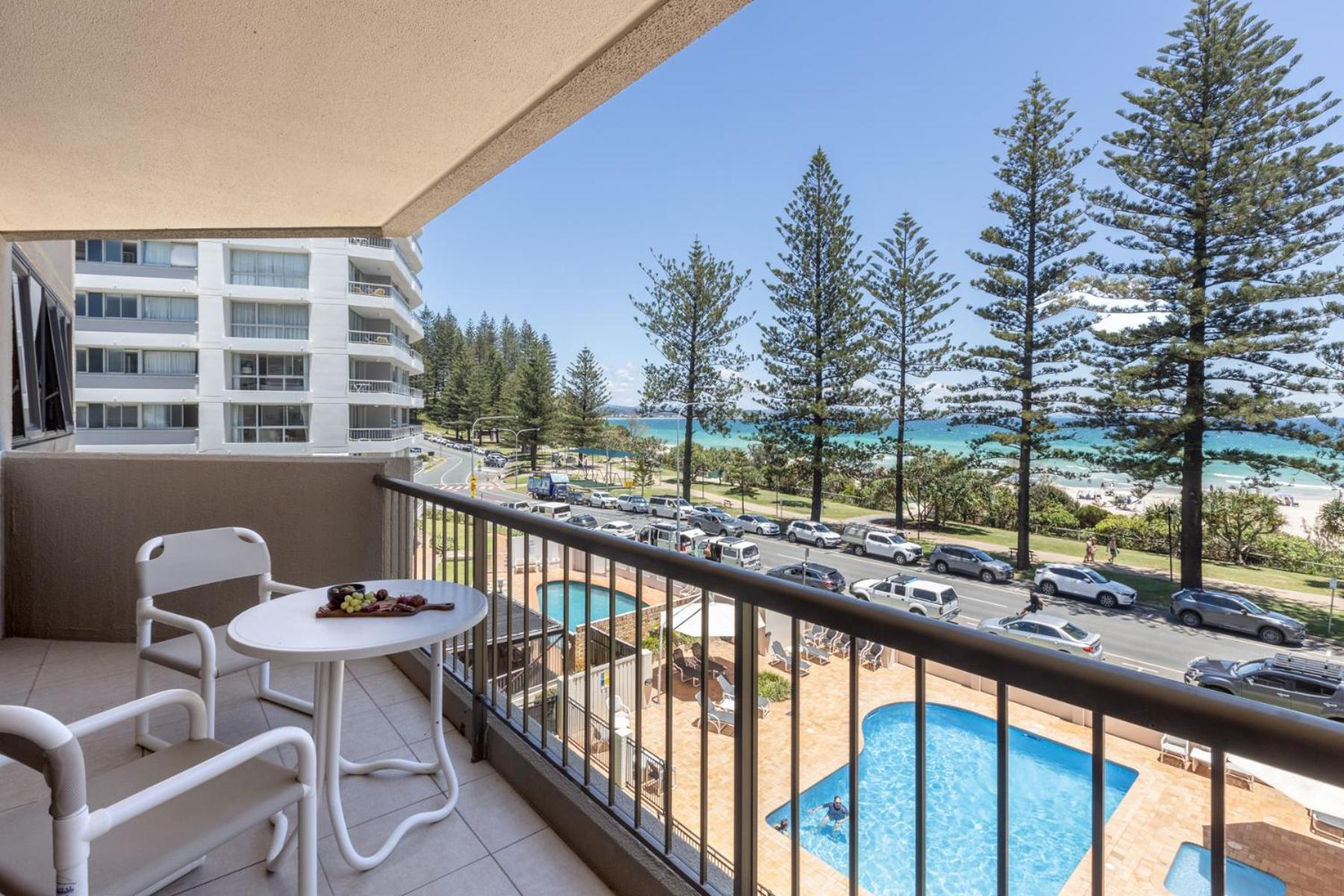 Columbia Beachfront On Rainbow Bay Aparthotel