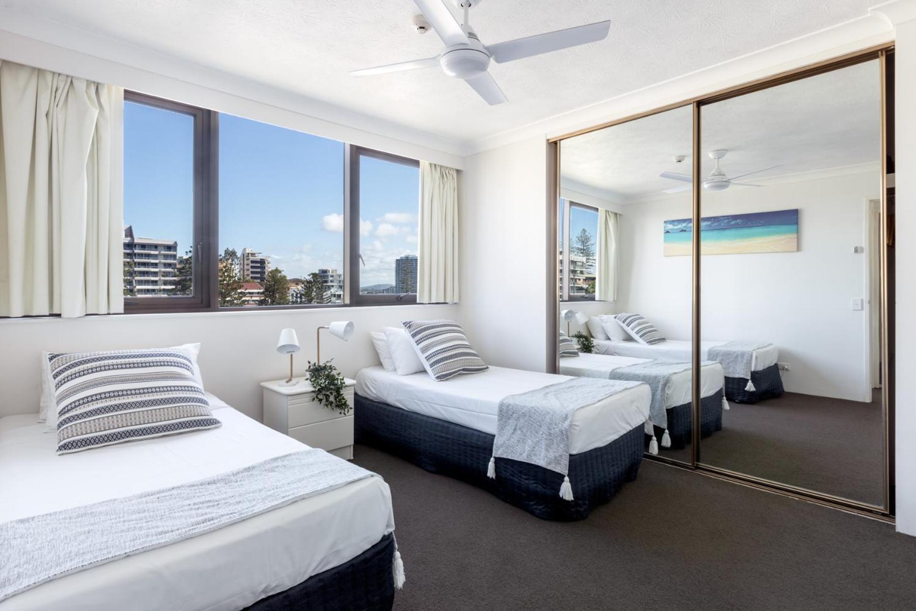 Aparthotel Columbia Beachfront On Rainbow Bay 4*