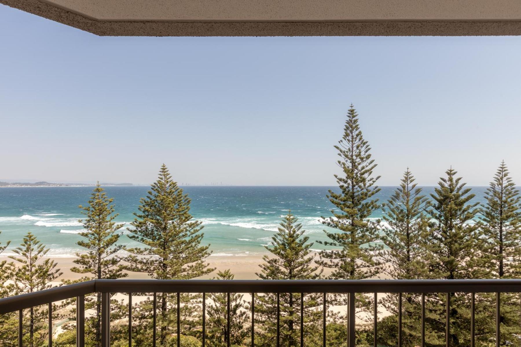 Aparthotel Columbia Beachfront On Rainbow Bay 4*