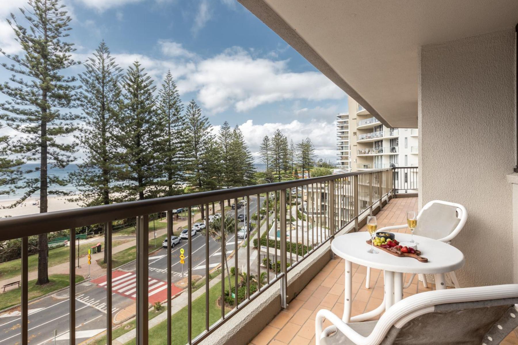 Aparthotel Columbia Beachfront On Rainbow Bay Gold Coast