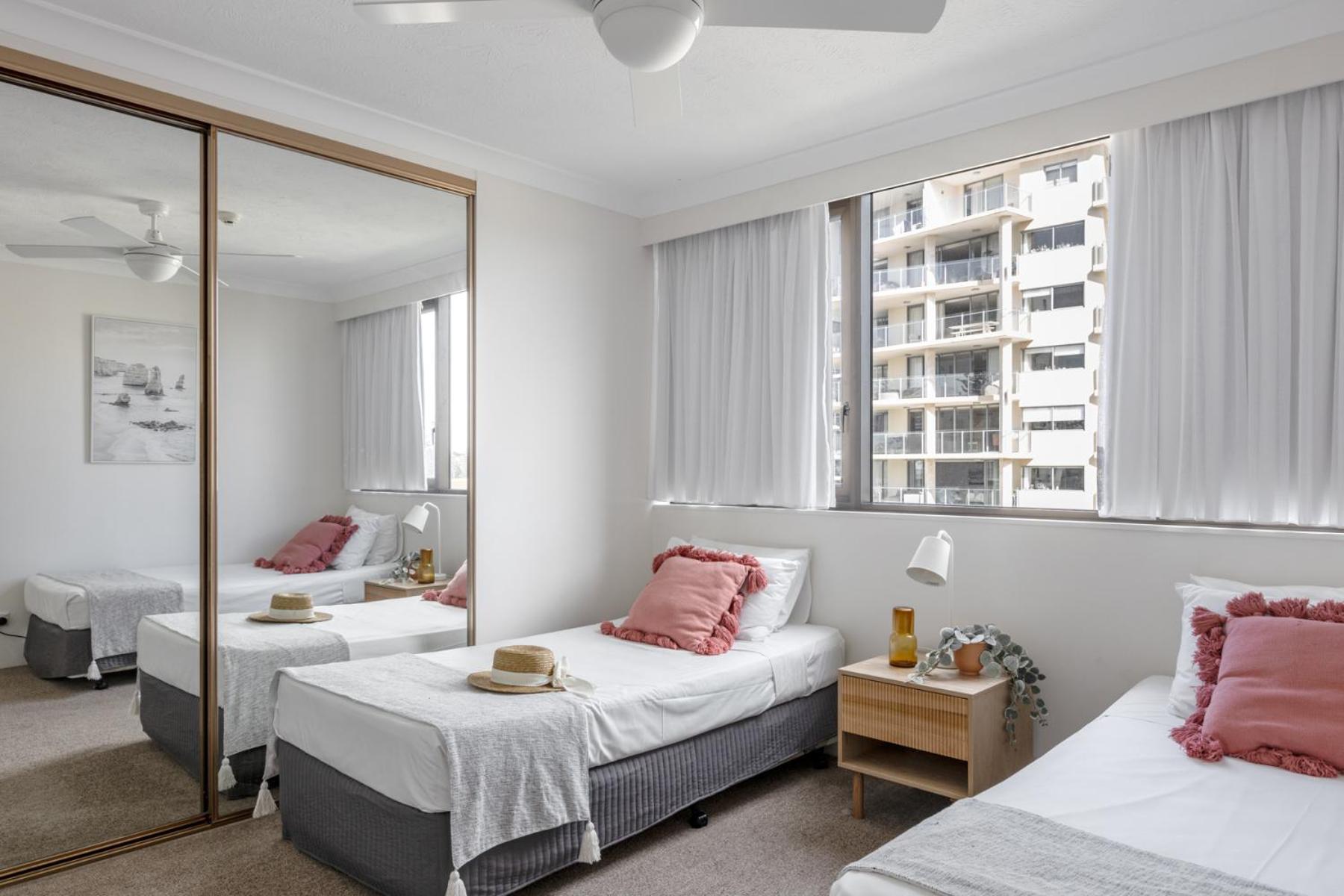 Columbia Beachfront On Rainbow Bay Aparthotel