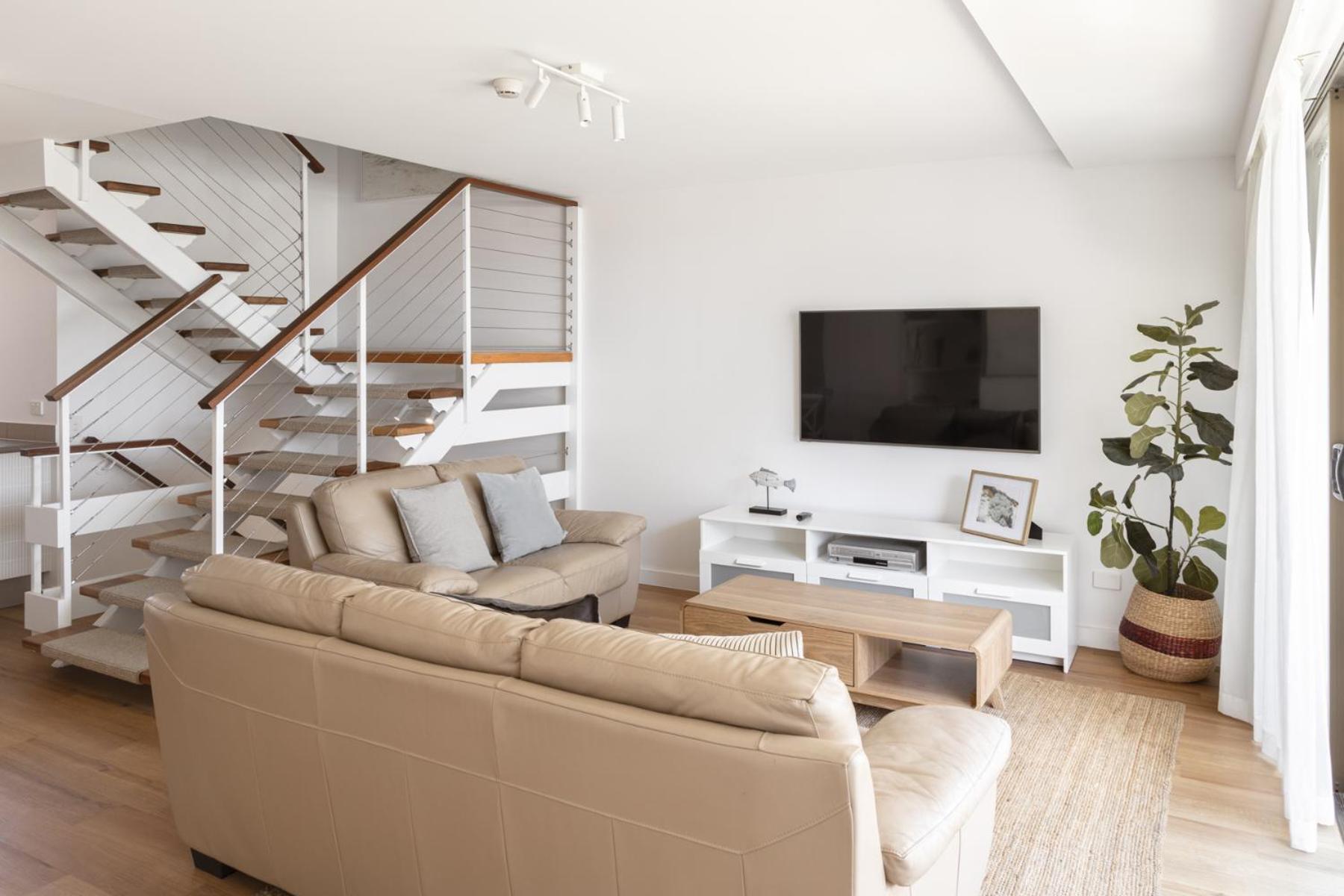 Columbia Beachfront On Rainbow Bay Aparthotel 4*