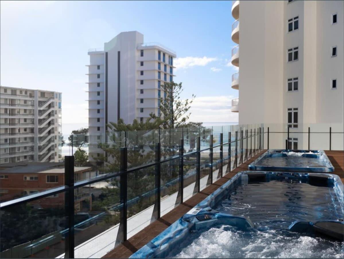 Beachside In Heart Of Surfers Paradise With Inn Gold Coast