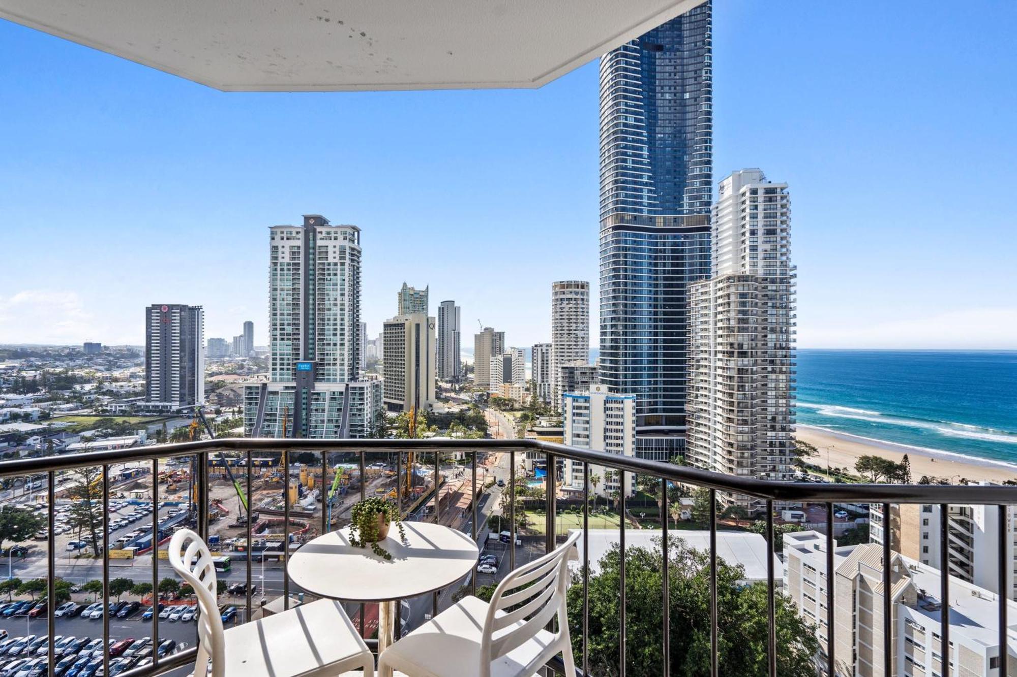 Beachside In Heart Of Surfers Paradise With Inn Gold Coast