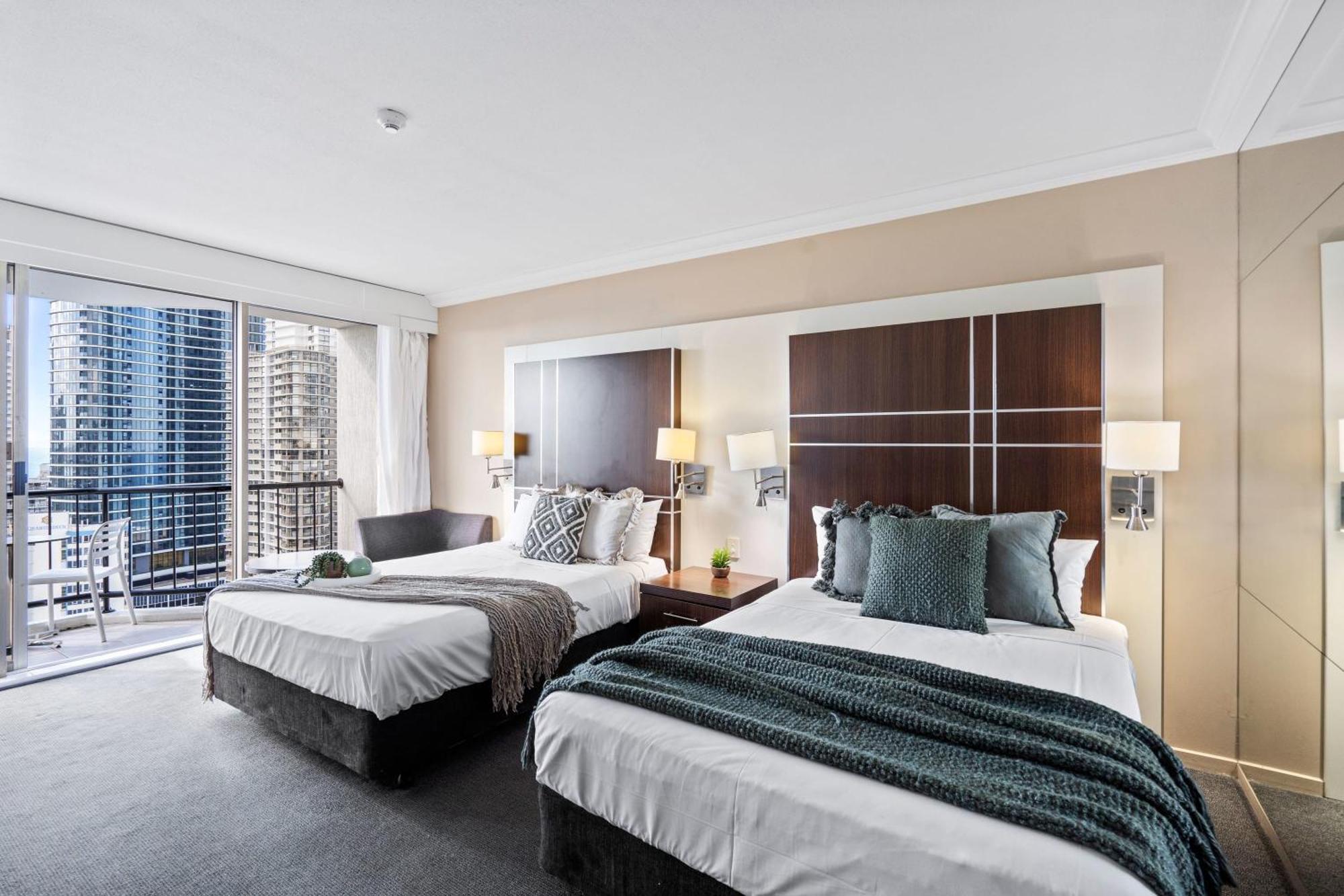 Beachside In Heart Of Surfers Paradise With * Gold Coast