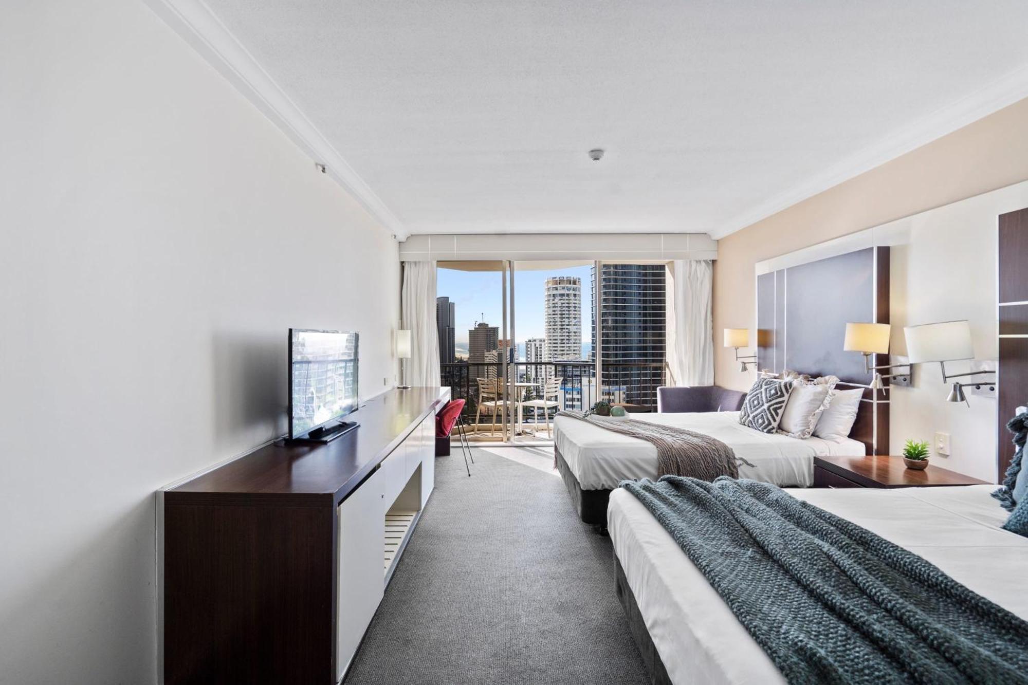Beachside In Heart Of Surfers Paradise With Inn