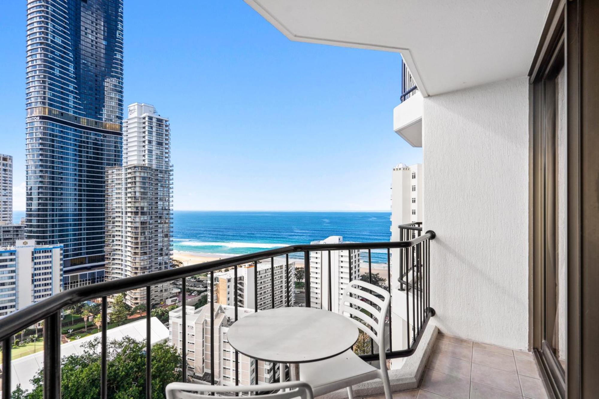 Beachside In Heart Of Surfers Paradise With Inn *