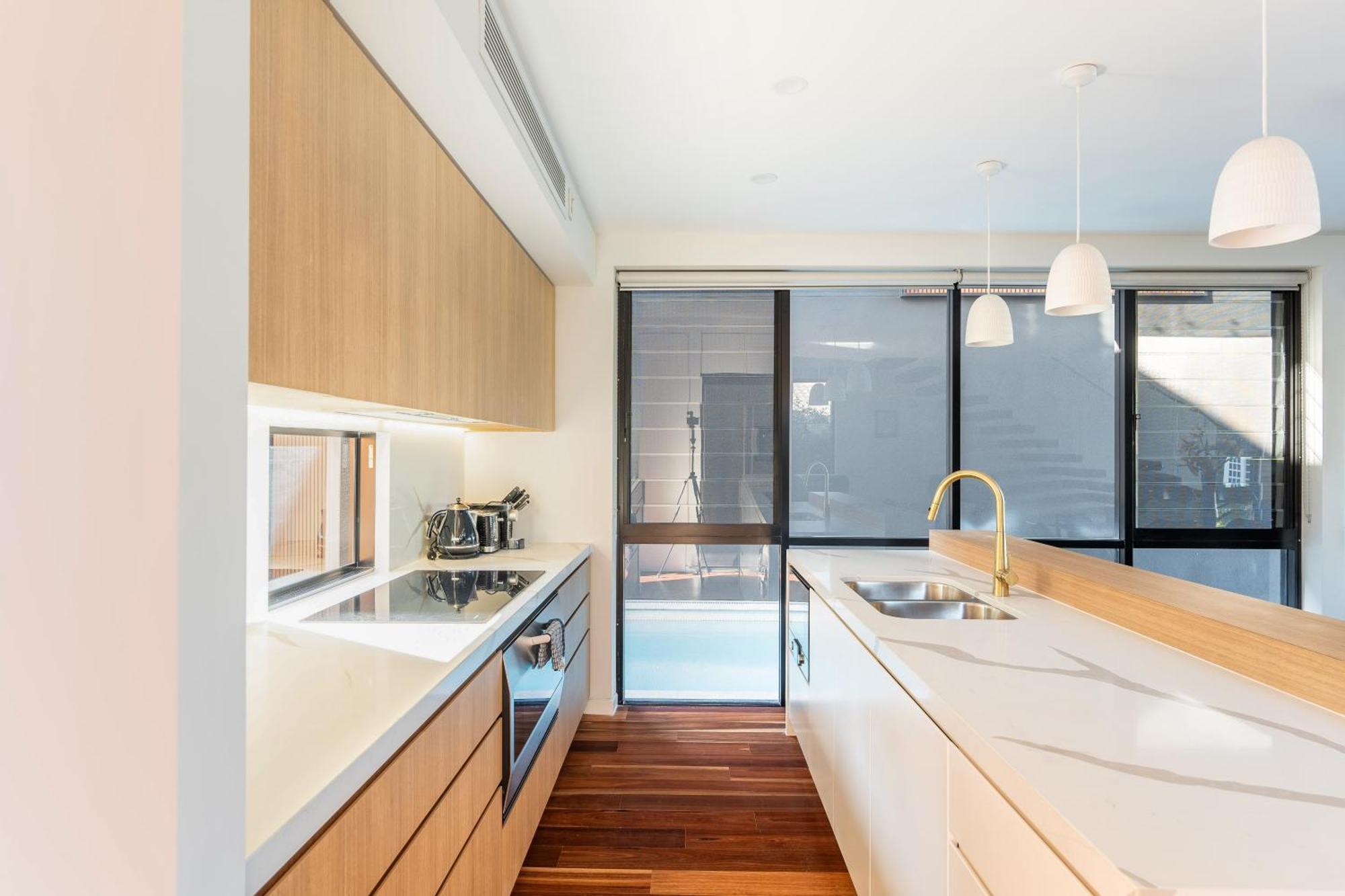 Brand New Modern 8 Bedroom In City Centre - Heated Modern Infinity Pool Villa *