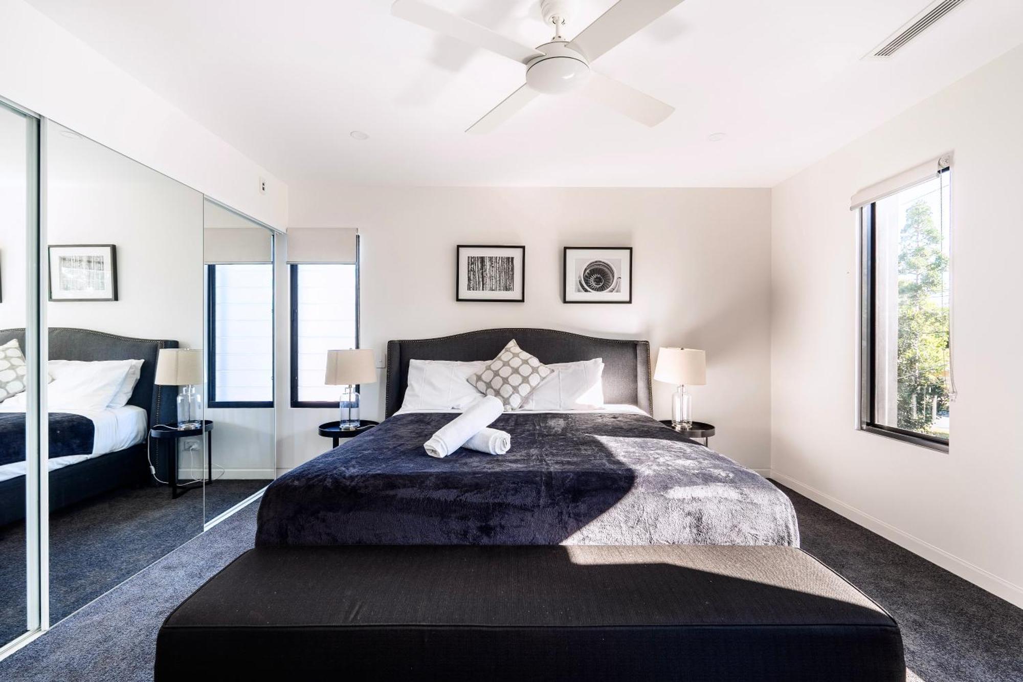 Brand New Modern 8 Bedroom In City Centre - Heated Modern Infinity Pool Villa