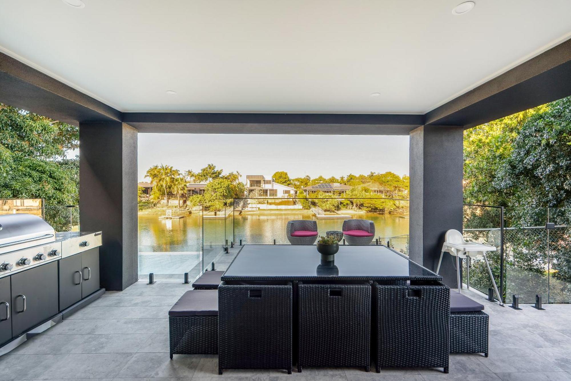 Villa Brand New Modern 8 Bedroom In City Centre - Heated Modern Infinity Pool Gold Coast