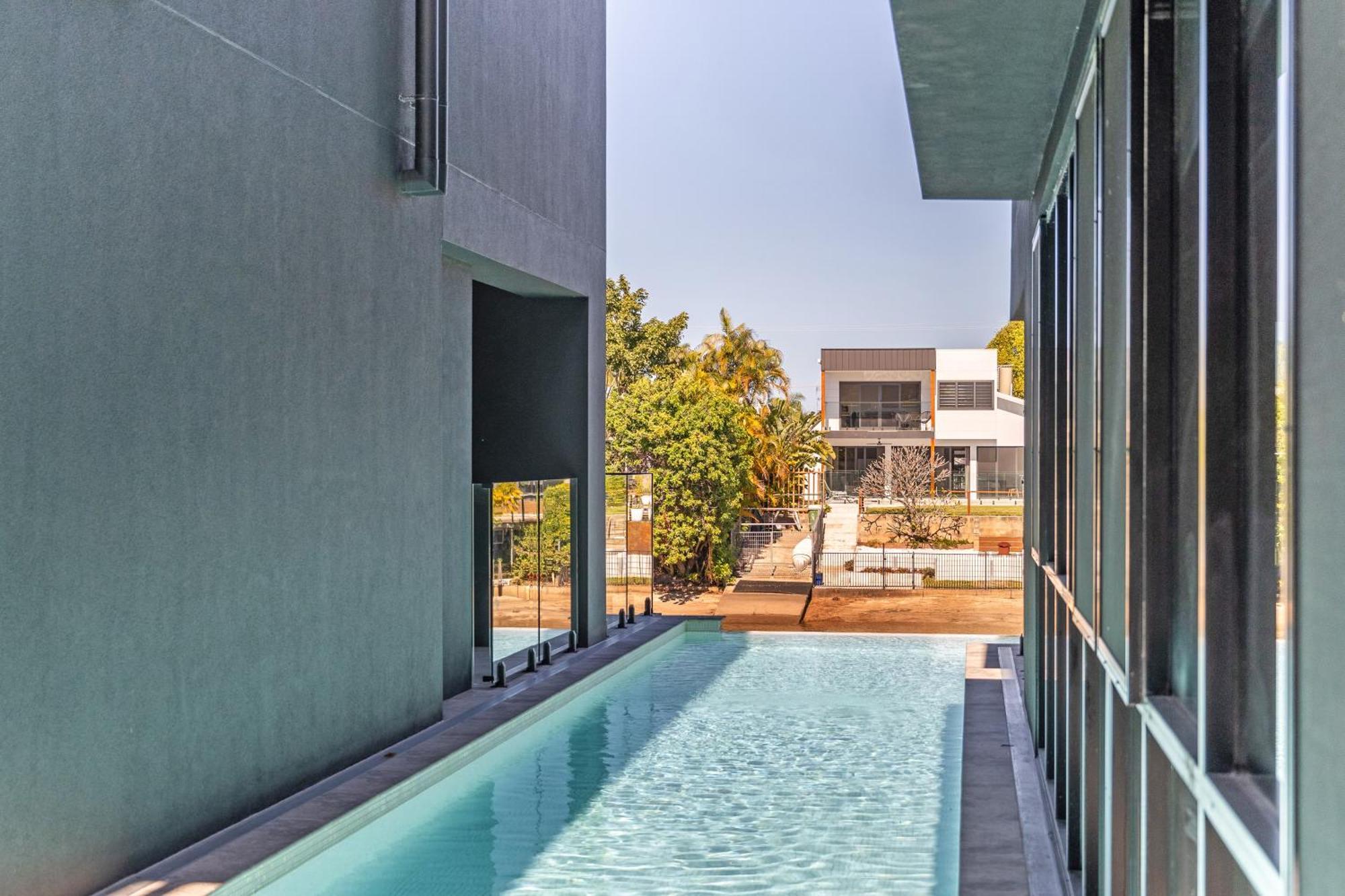 Brand New Modern 8 Bedroom In City Centre - Heated Modern Infinity Pool Villa