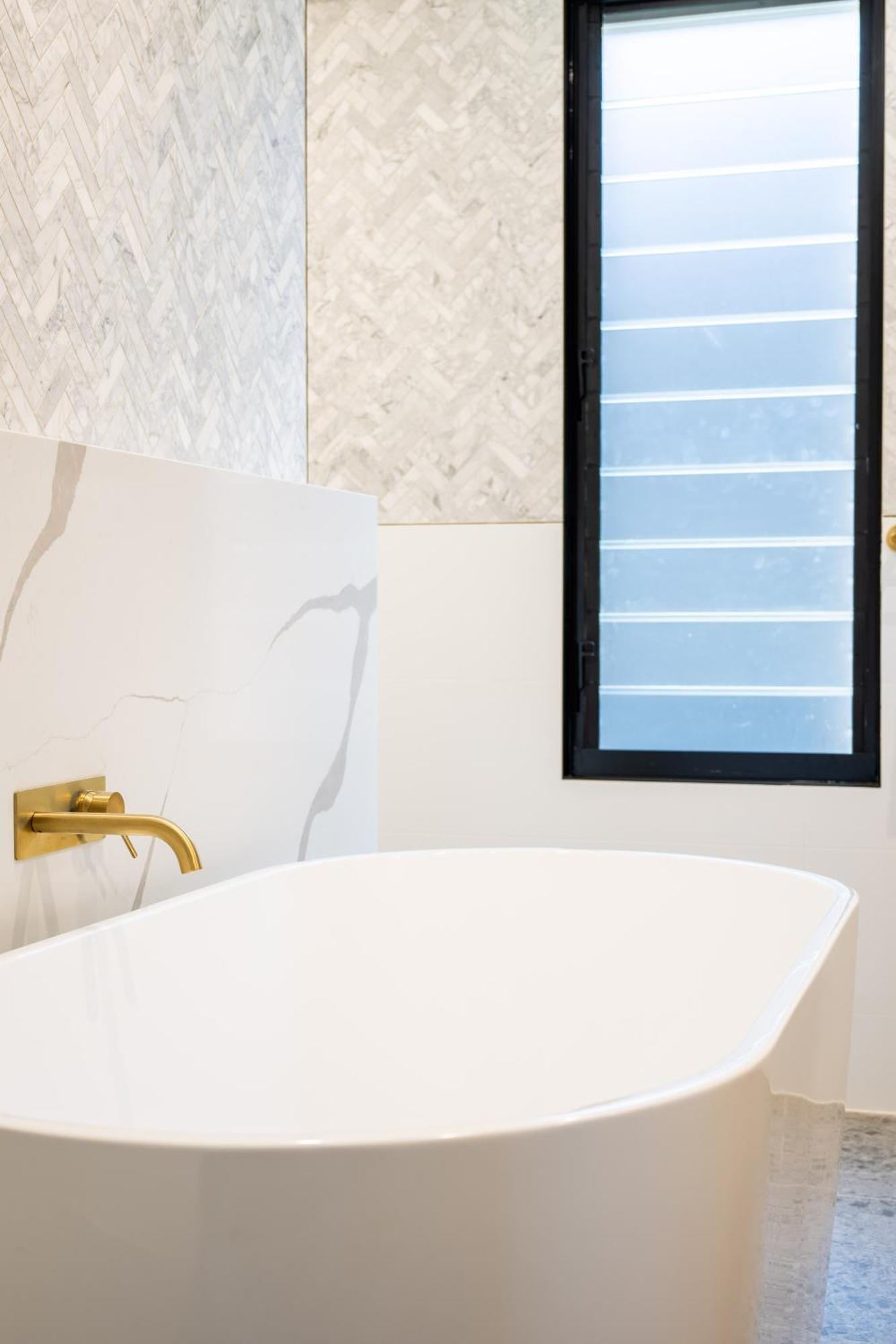 Brand New Modern 8 Bedroom In City Centre - Heated Modern Infinity Pool