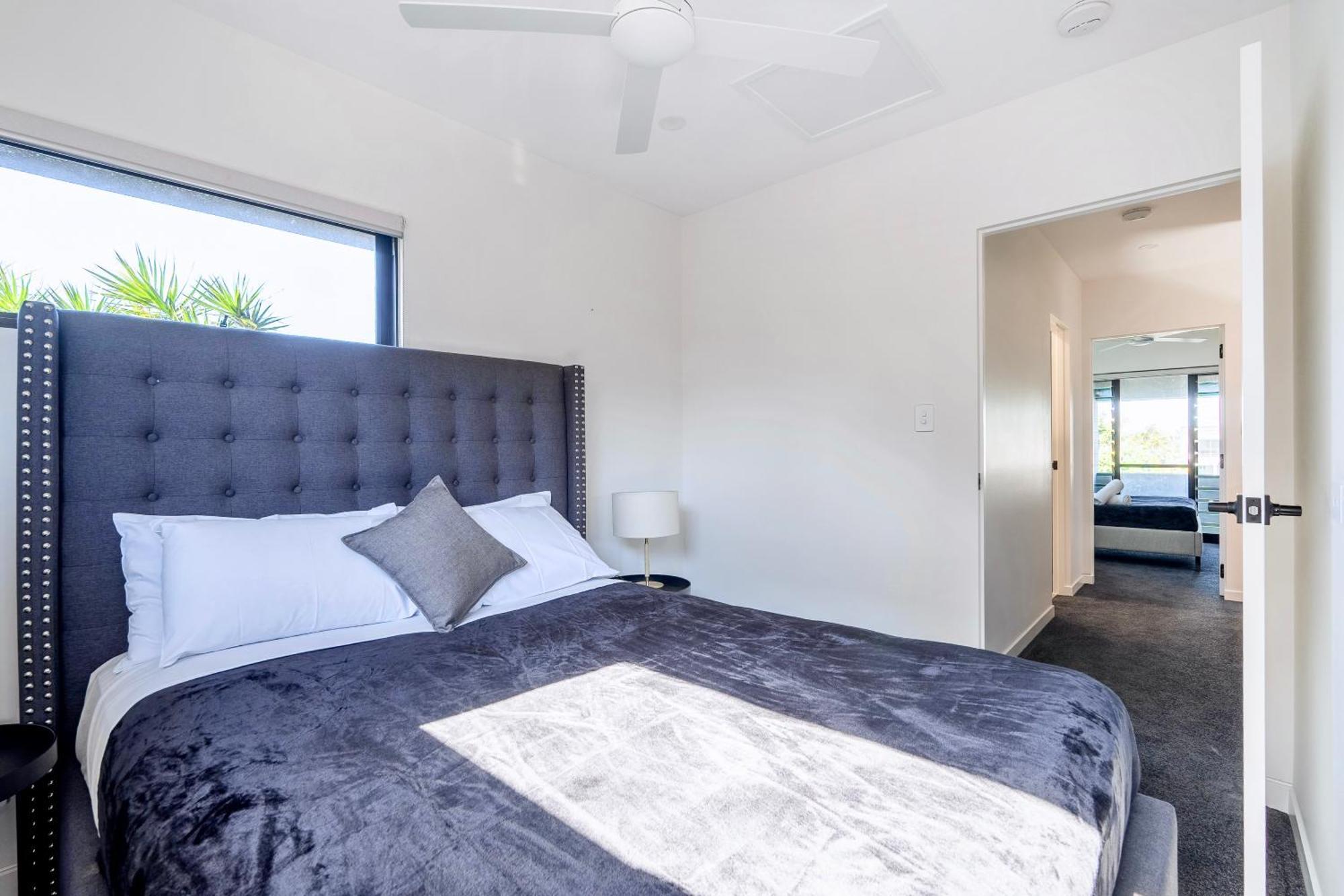Brand New Modern 8 Bedroom In City Centre - Heated Modern Infinity Pool Villa