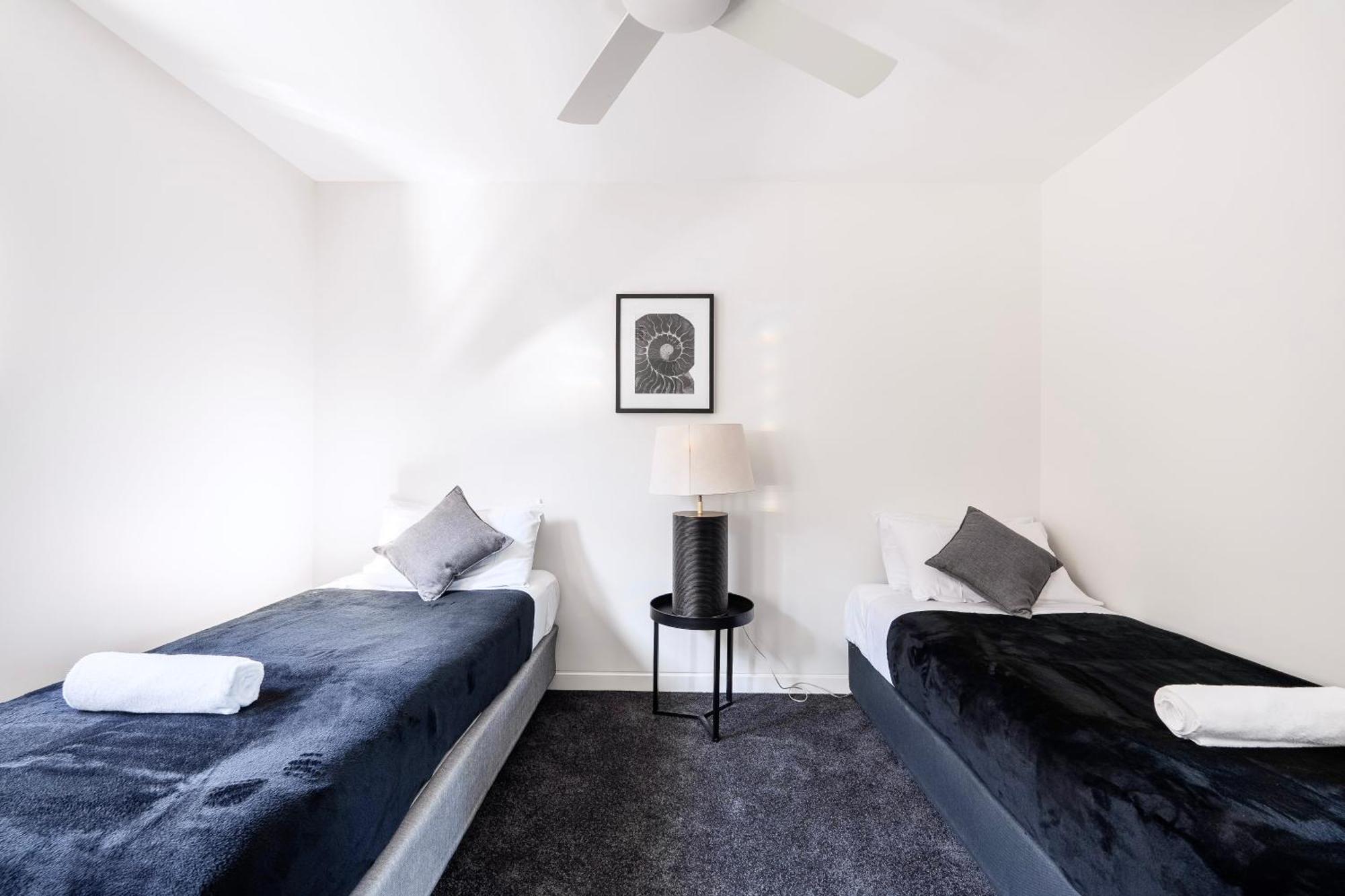 Villa Brand New Modern 8 Bedroom In City Centre - Heated Modern Infinity Pool