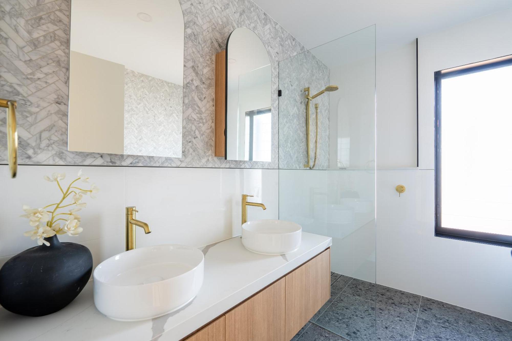 Brand New Modern 8 Bedroom In City Centre - Heated Modern Infinity Pool