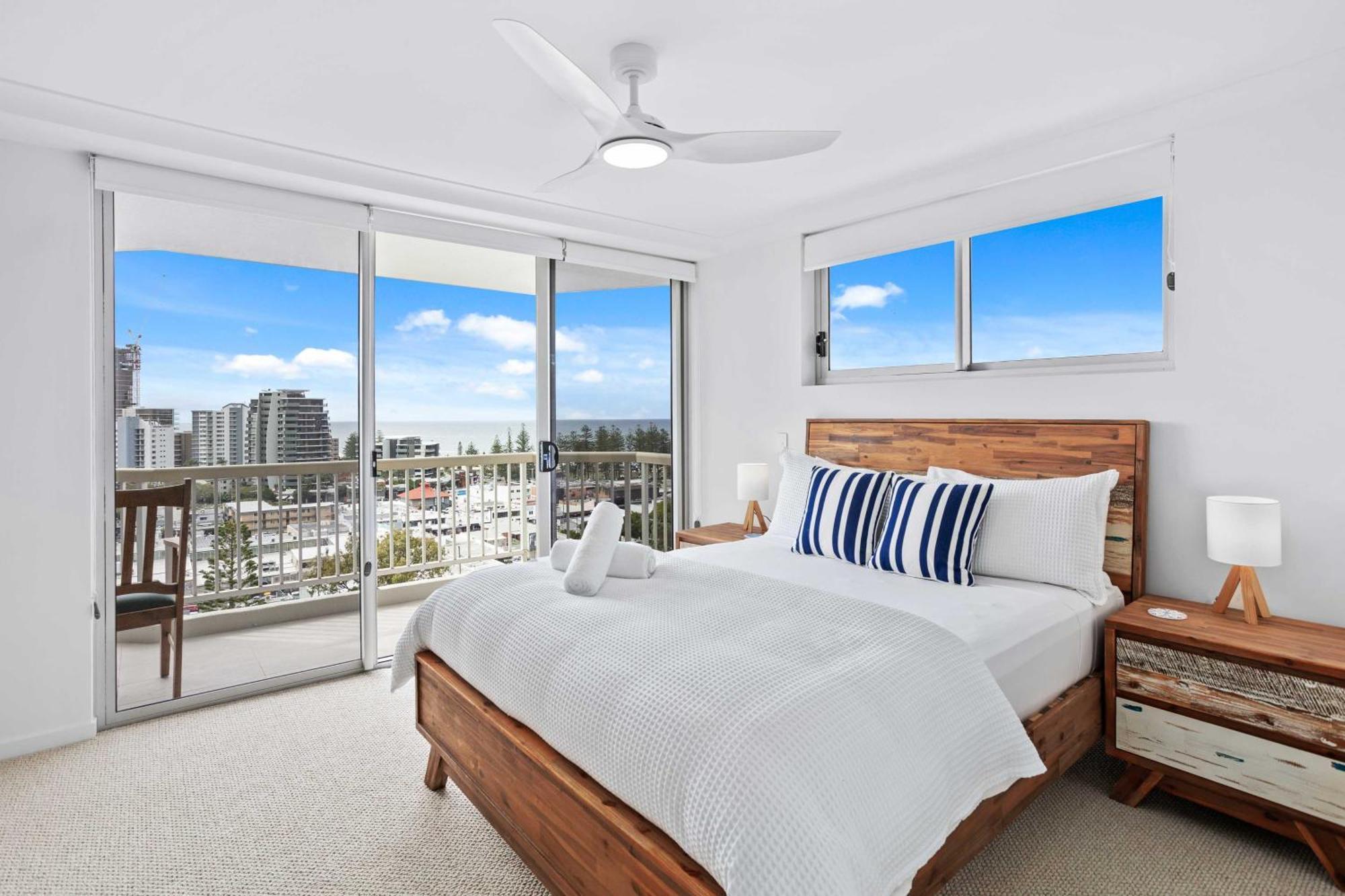 Expansive Hilltop Ocean Views In Burleigh Heads Apartment Gold Coast