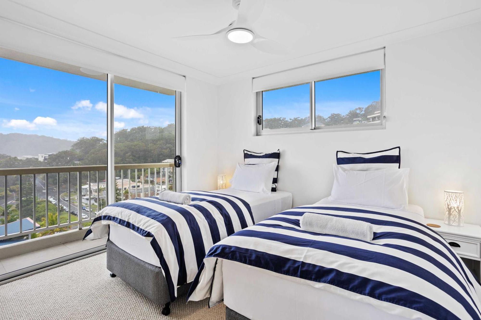 Apartment Expansive Hilltop Ocean Views In Burleigh Heads *