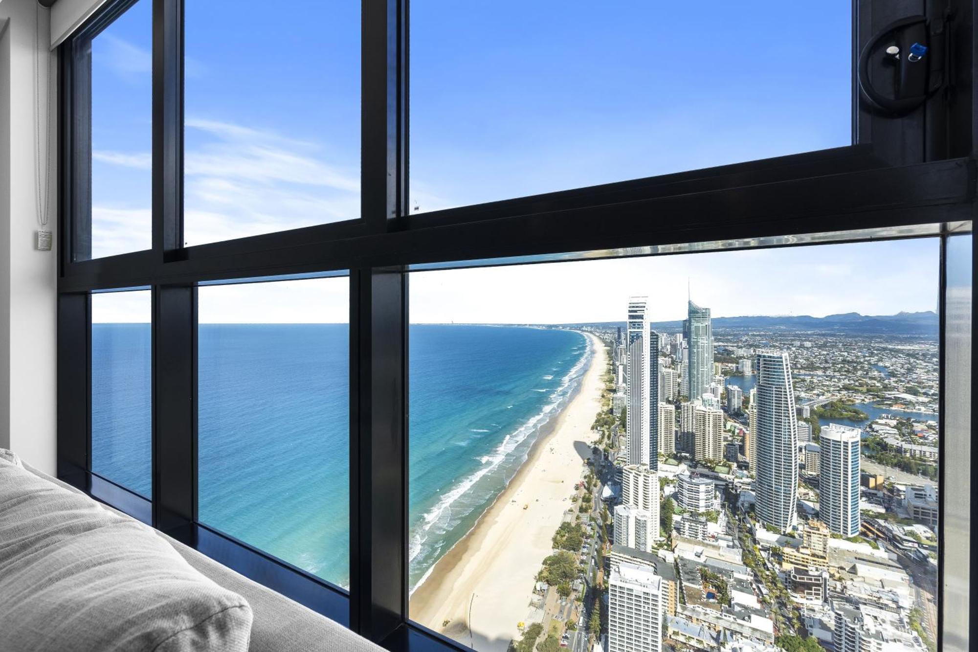 Luxury High Floor 3 Bedroom Unit With Ocean Views - Q *