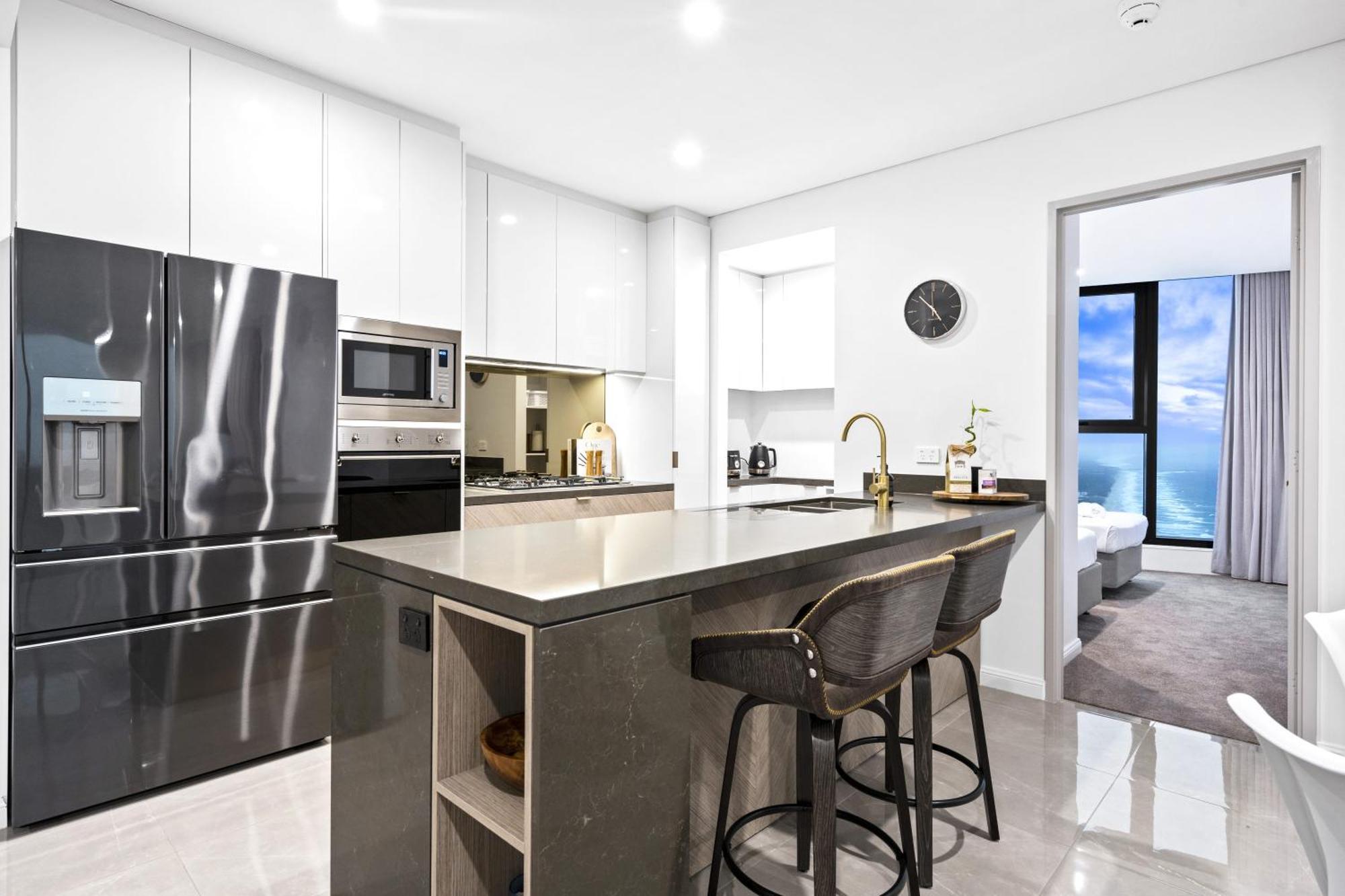 Luxury High Floor 3 Bedroom Unit With Ocean Views - Q * Gold Coast