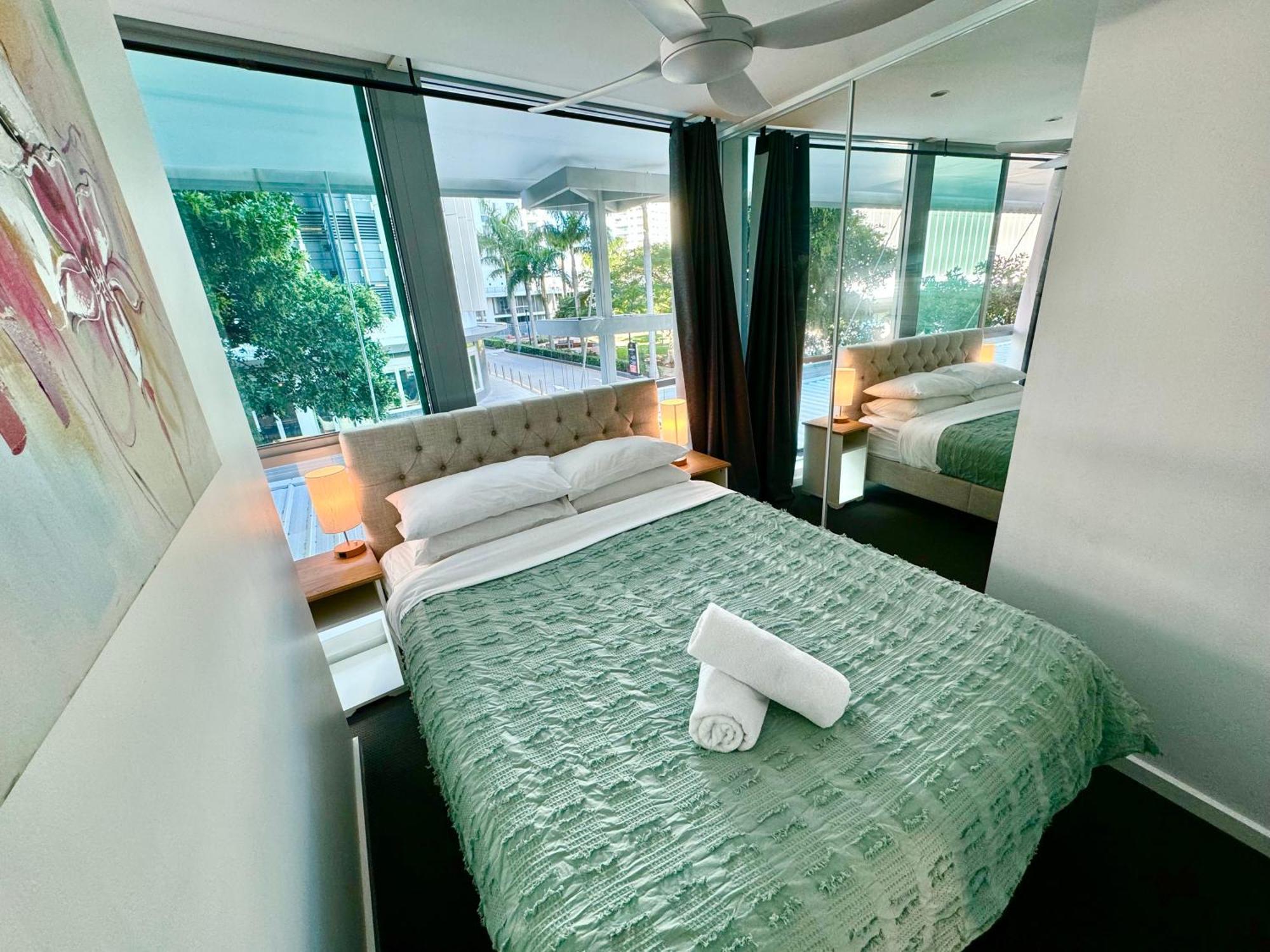 Modern 2 Bedroom Apt Near Tram & Ocean Apartment Gold Coast