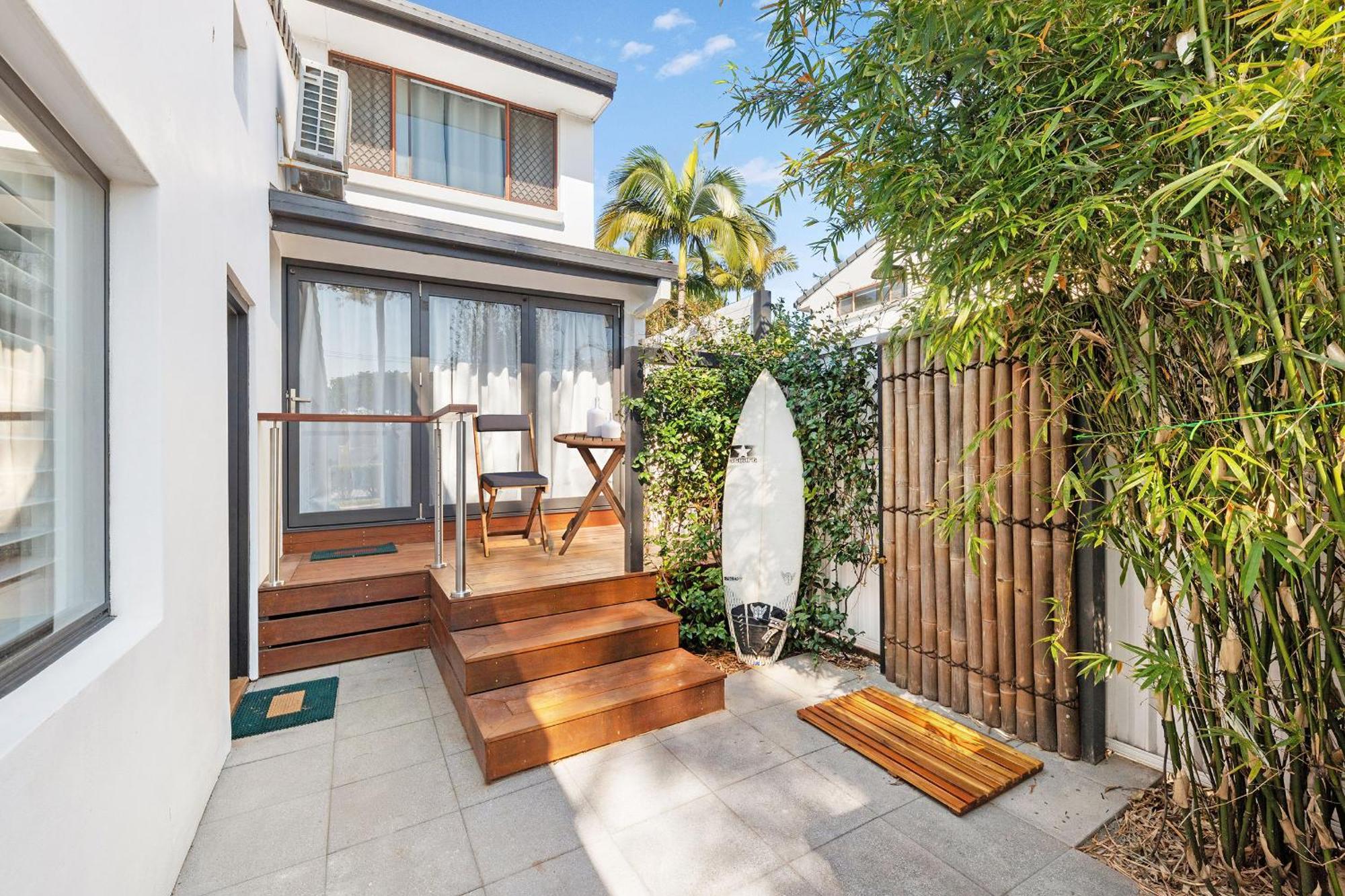 Guest house Cosy Loft In Mermaid Walk To Gold Coast