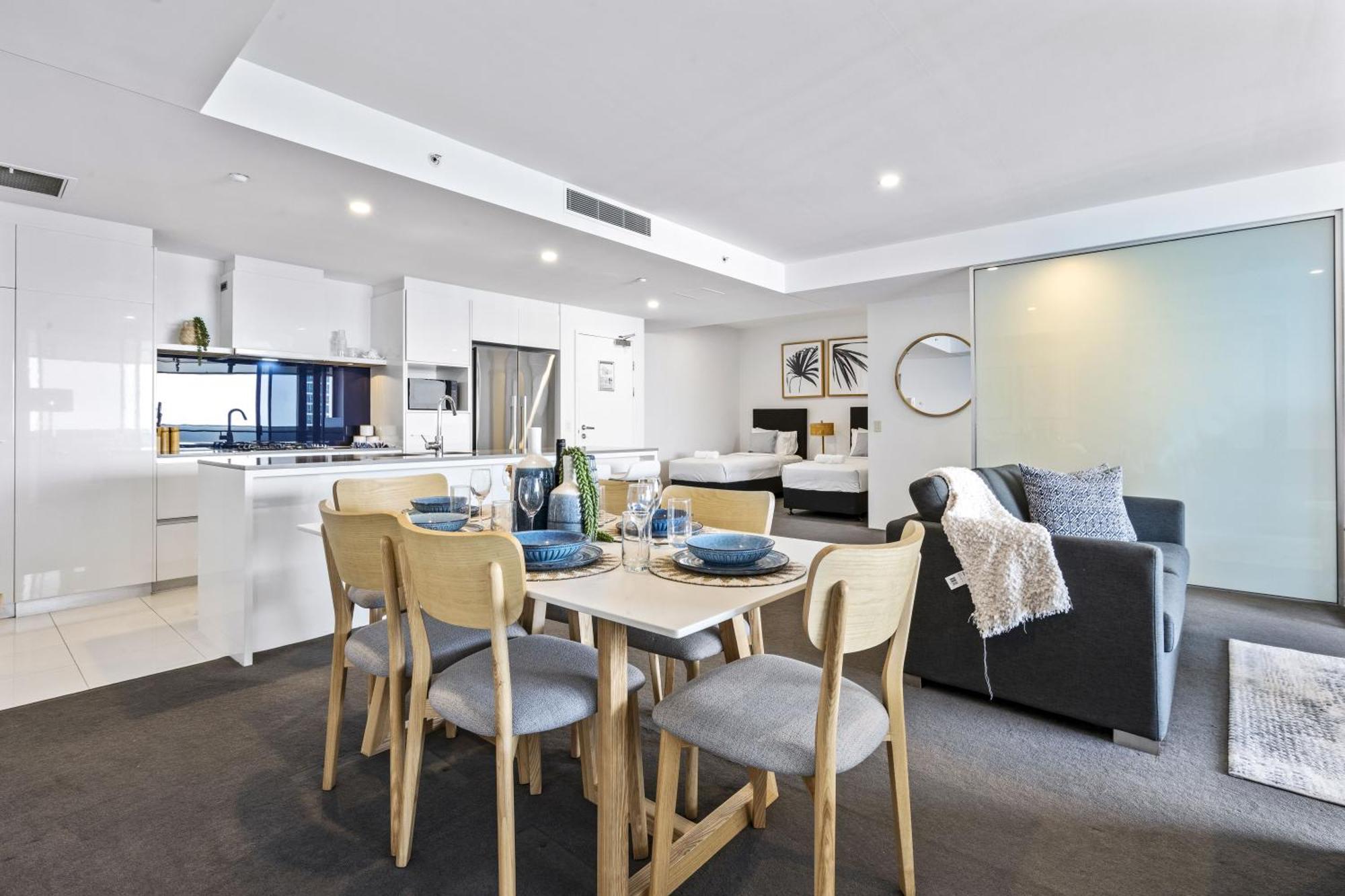 Circle On Cavill Surfers Paradise Mid Week Madness Deal - Q * Gold Coast