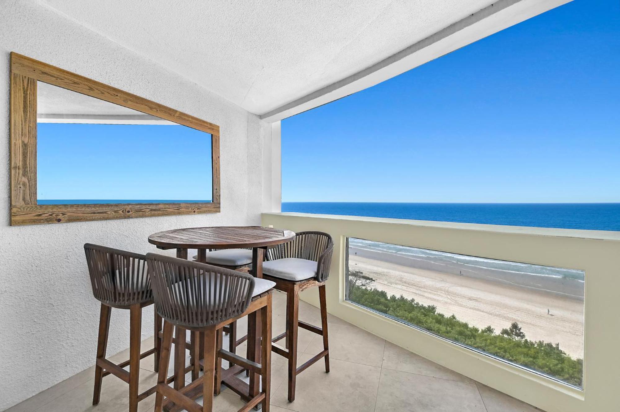 Breathtaking Ocean View & Beachside 3 Bedrooms Apartment