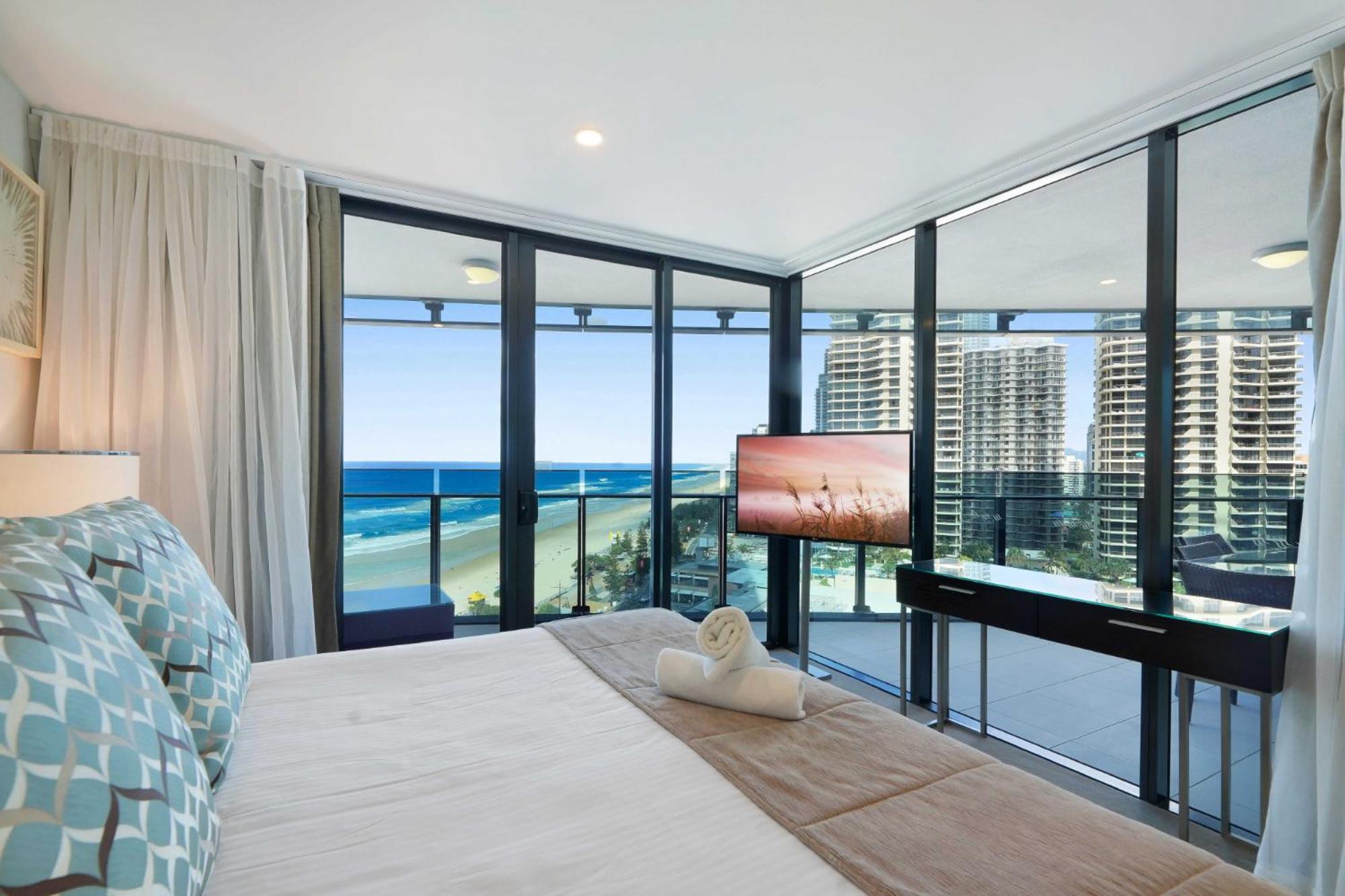 Beachfront 3-bed With Ocean Views, Pool, Gym & Bbq *