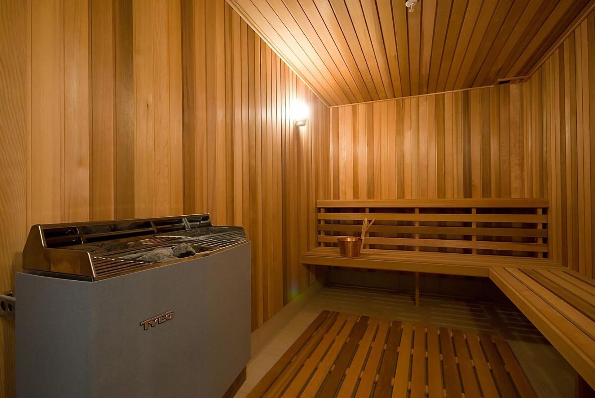 Spectacular Coastal Getaway W Theater Gym Sauna Apartment *