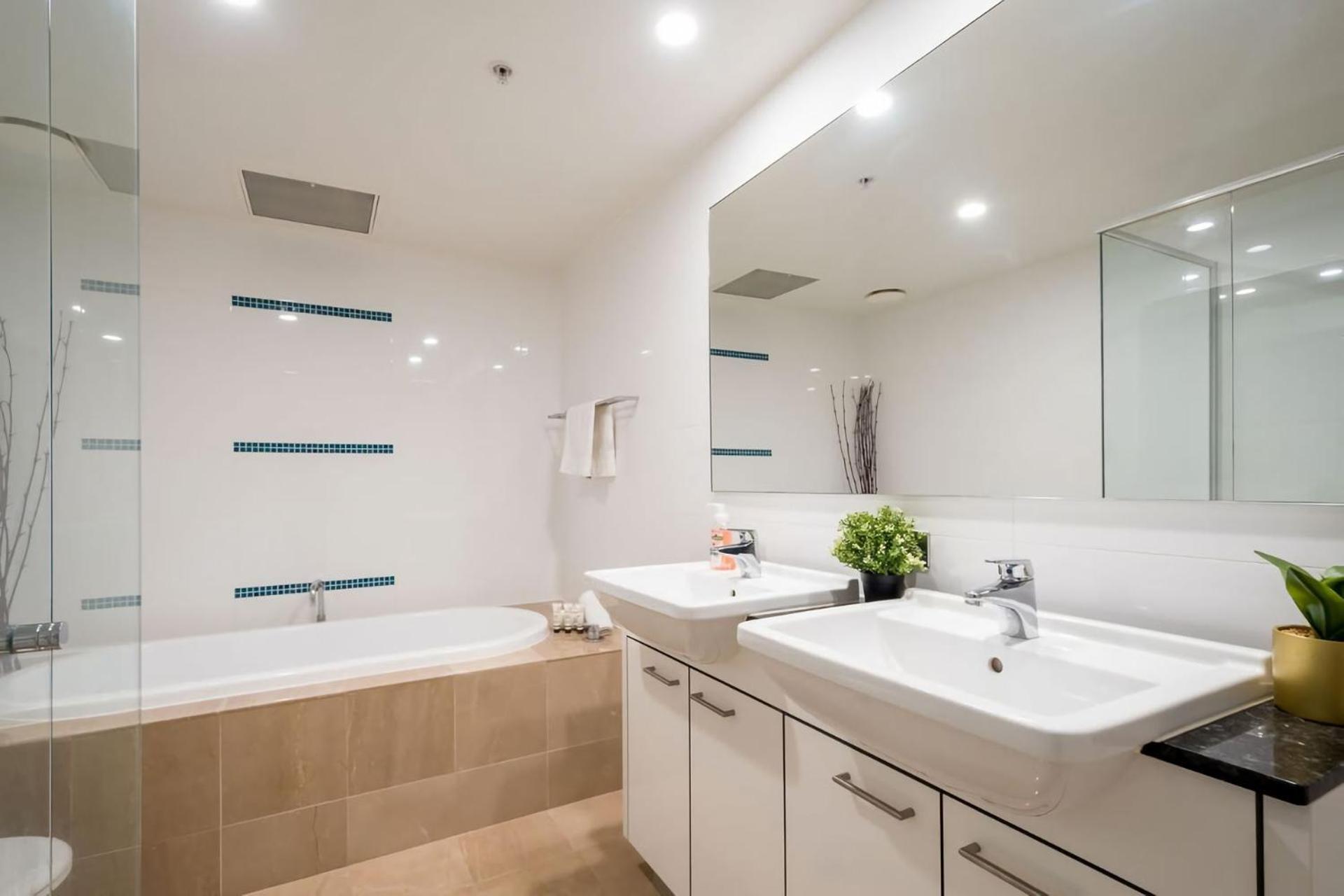 Spectacular Coastal Getaway W Theater Gym Sauna Apartment