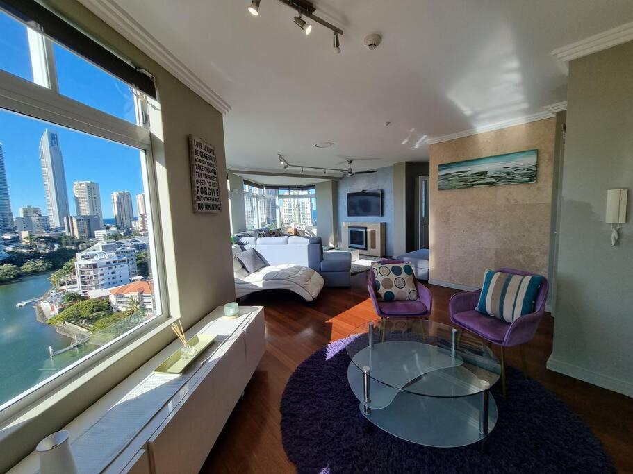 Holiday home Surfers Paradise Penthouse & Rooftop Plunge Pool *