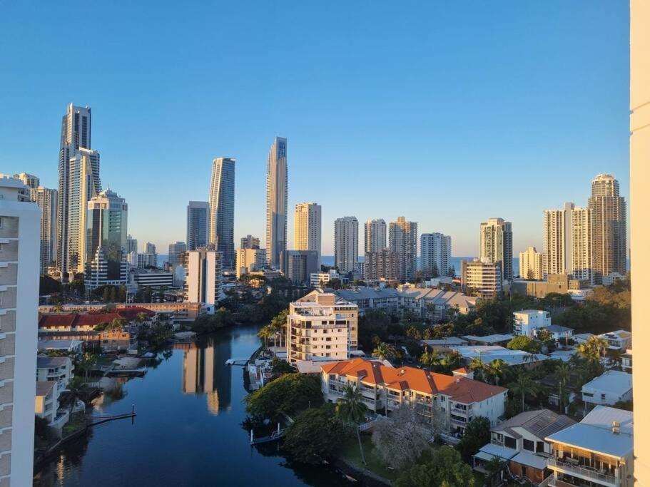 Surfers Paradise Penthouse & Rooftop Plunge Pool Gold Coast