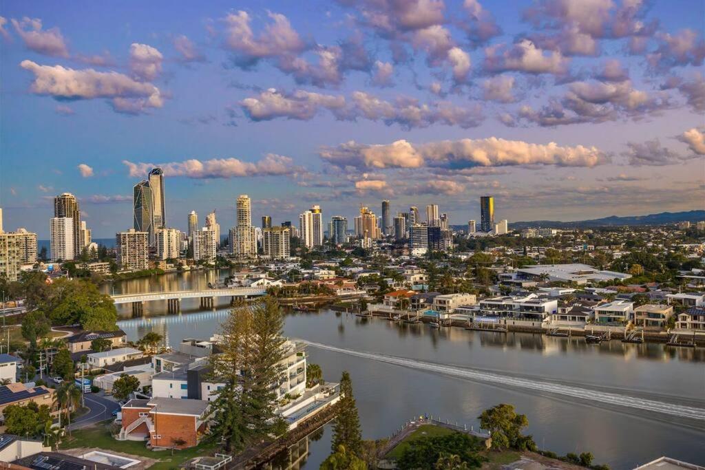 Surfers Paradise Penthouse & Rooftop Plunge Pool *
