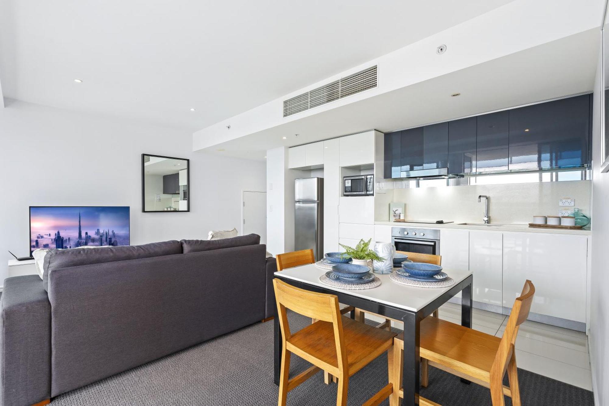 H Residences - Qstay