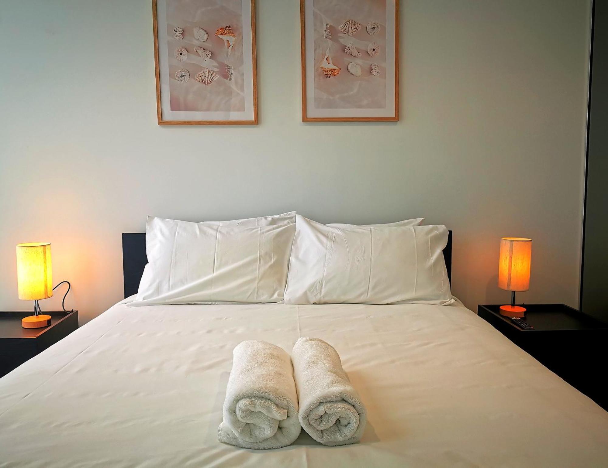 Surfers Paradise New Beachfront Apartment