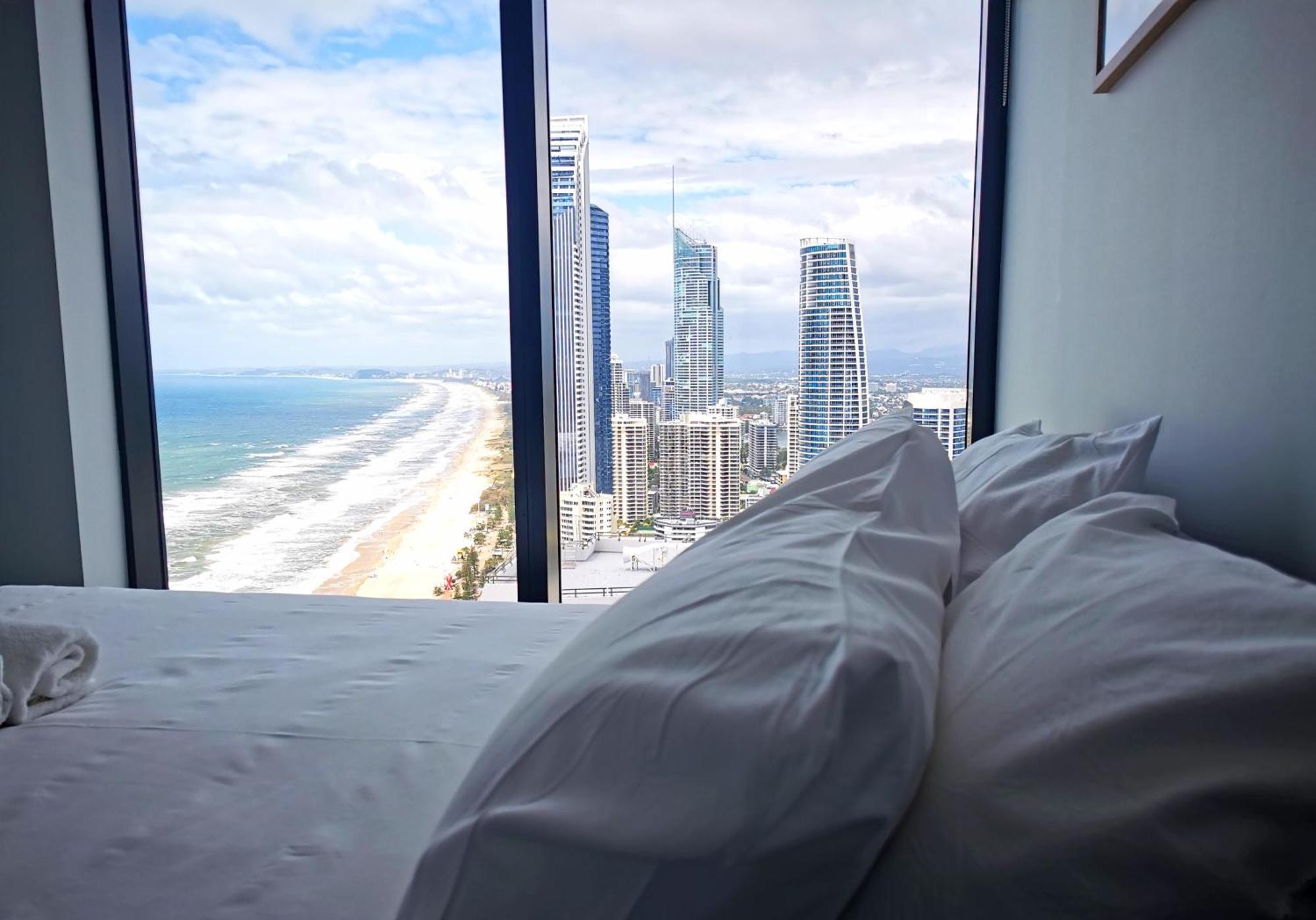 Surfers Paradise New Beachfront Apartment *