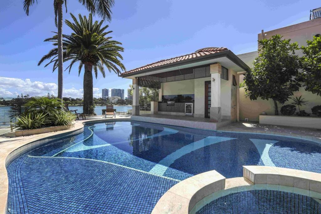 Main River Grandeur Mansion, 5bed, Pool & Sauna Apartment Gold Coast