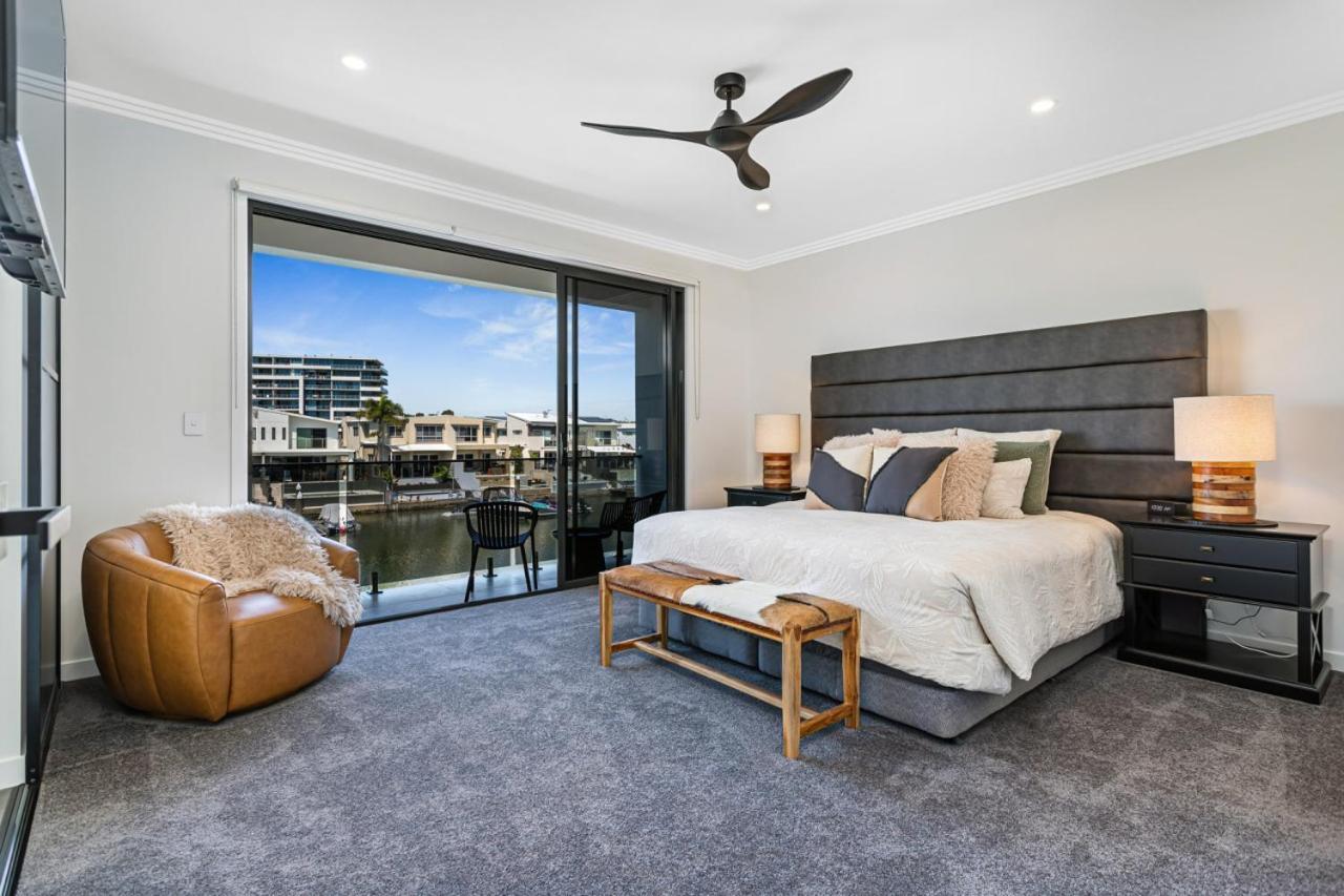 Absolute Waterfront Elegancy *