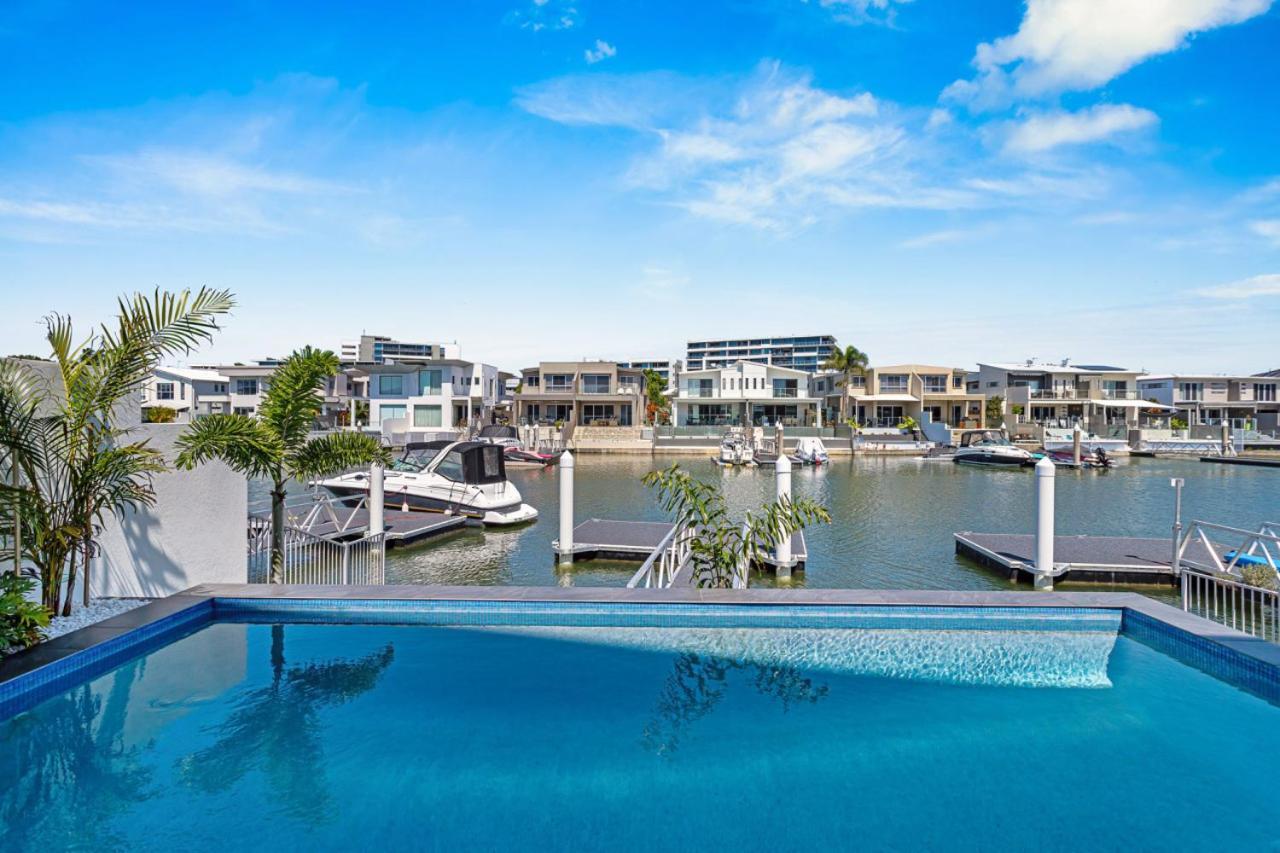 Absolute Waterfront Elegancy Holiday home