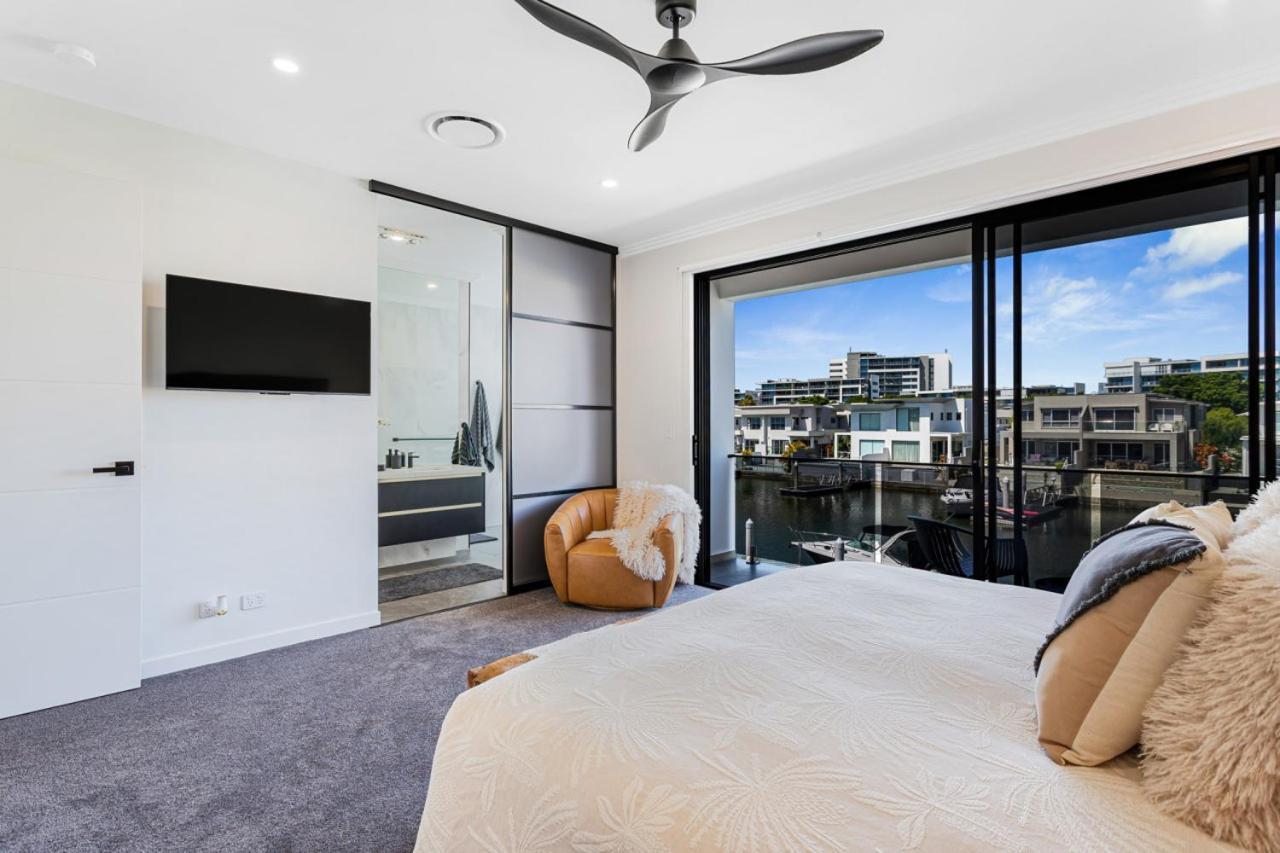 Absolute Waterfront Elegancy *