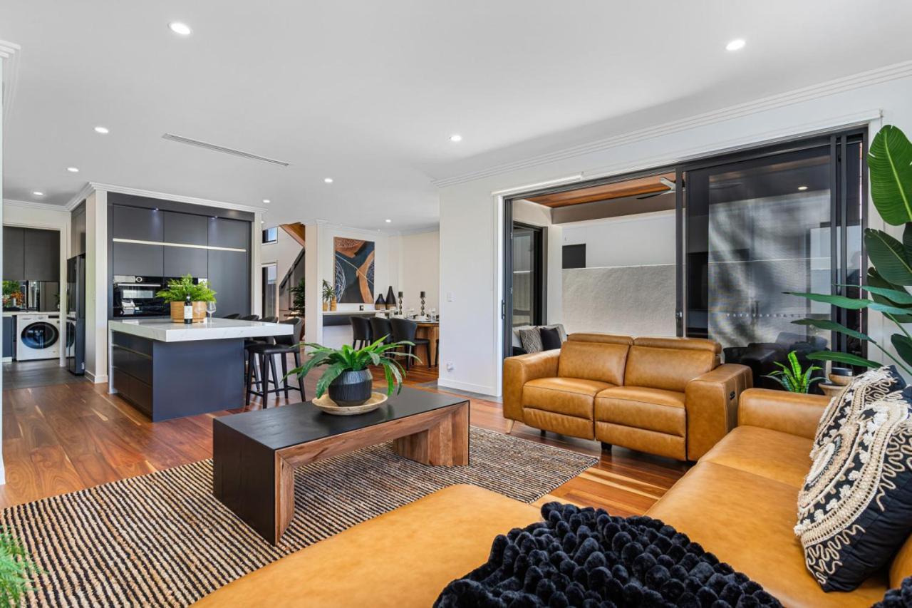 Absolute Waterfront Elegancy * Gold Coast